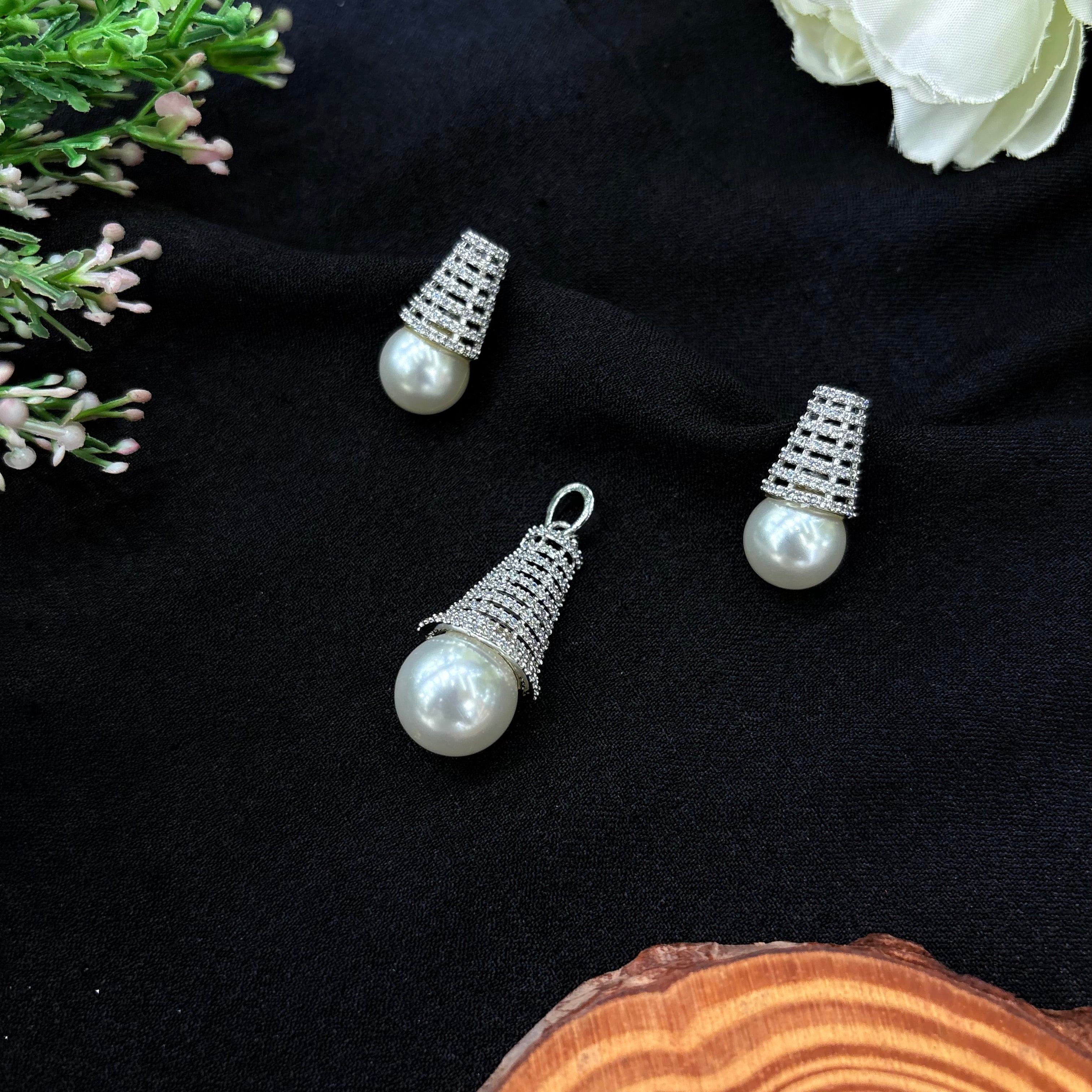 Elora Pearl Pendant Set