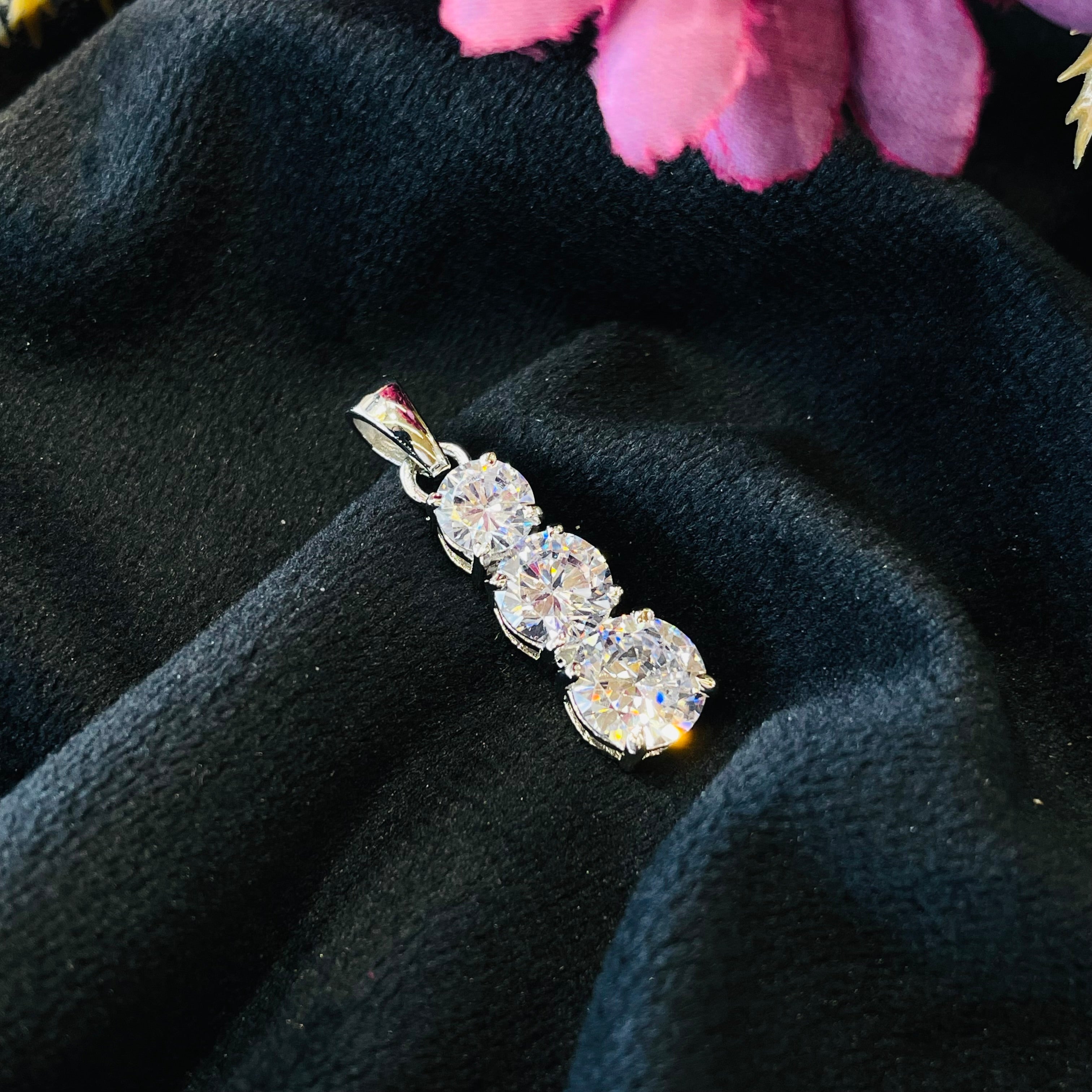 Vs Sterling Silver Pendant 04 3g Silver Polish