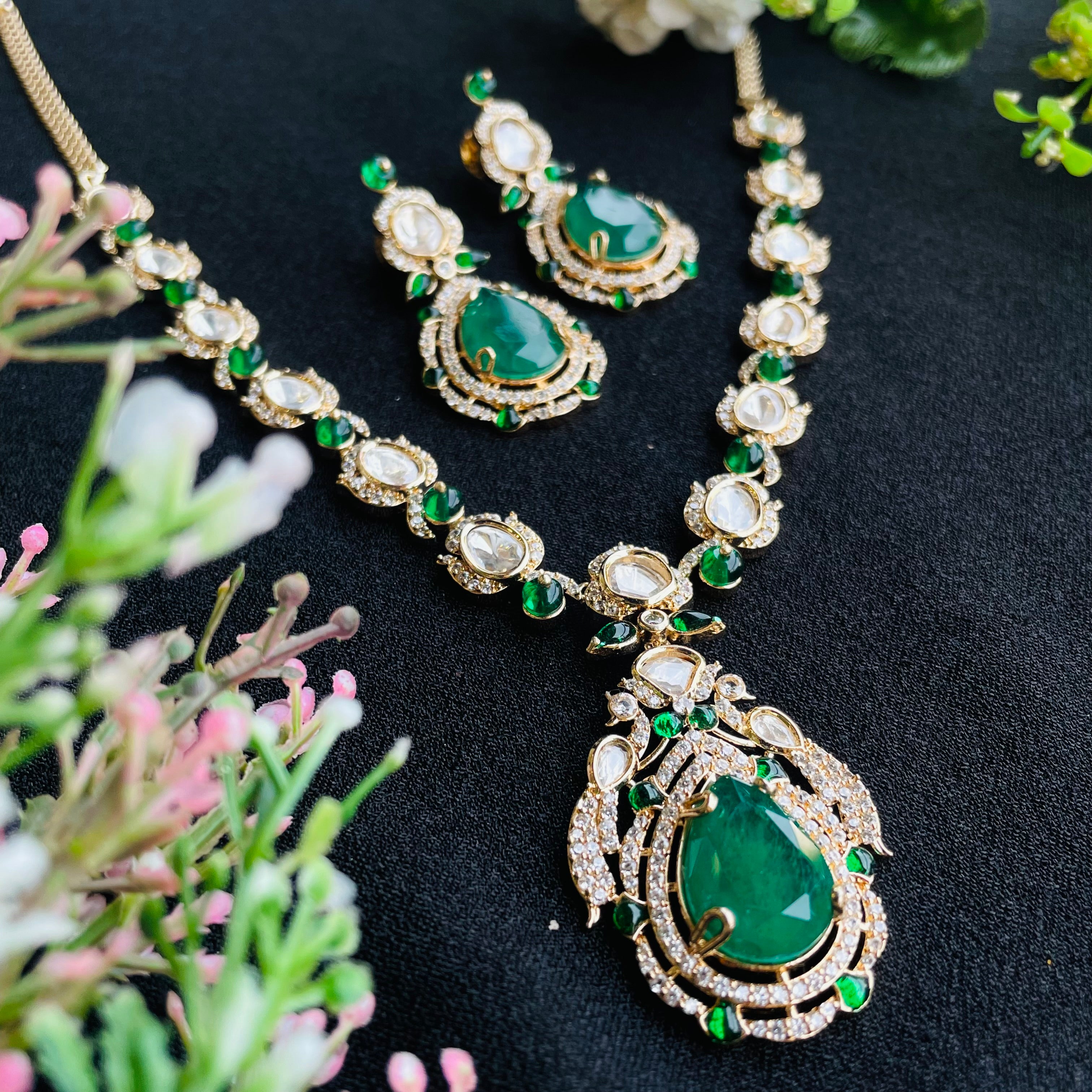 Nayaab harshita polki Neckpiece