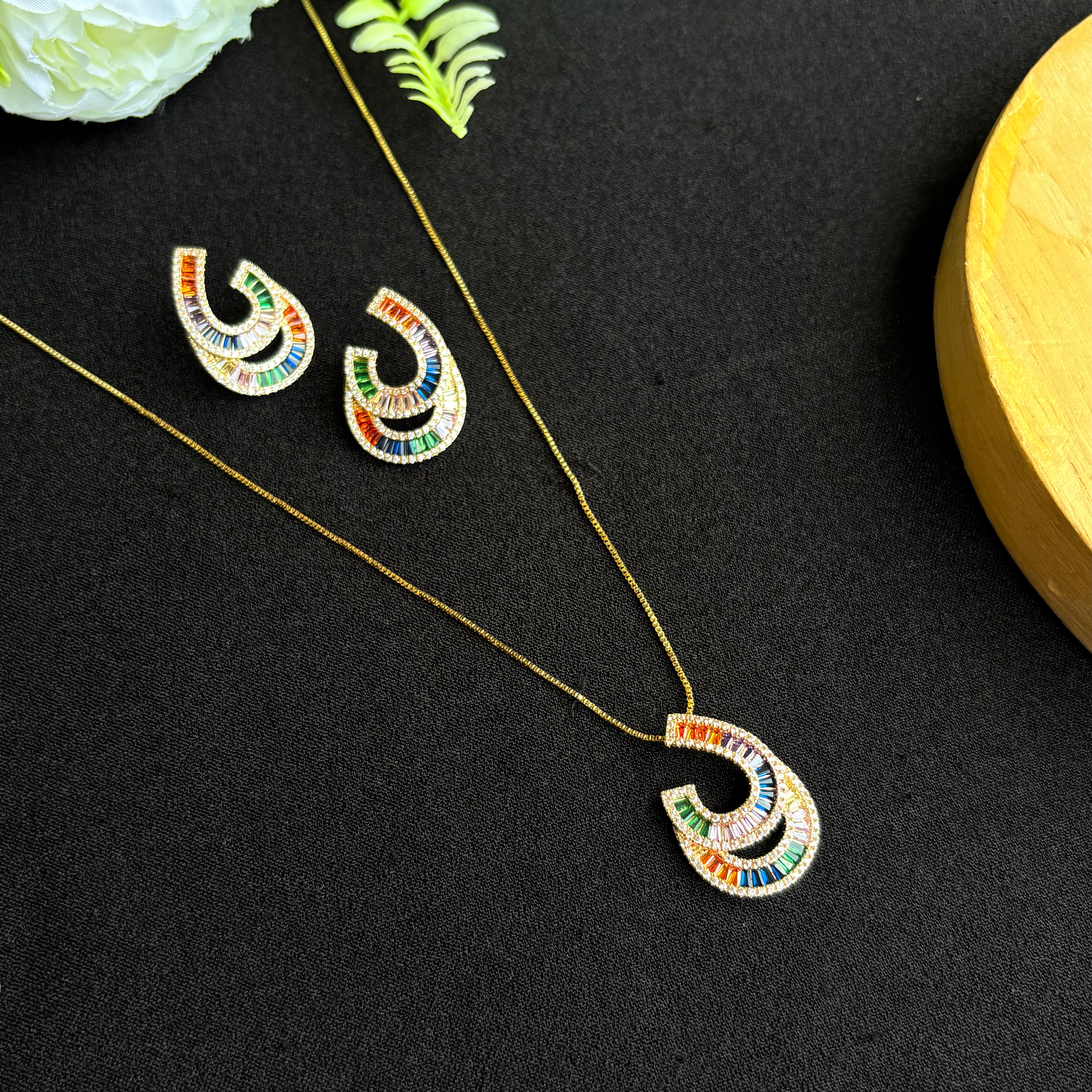 Rangrezika Pendant Set
