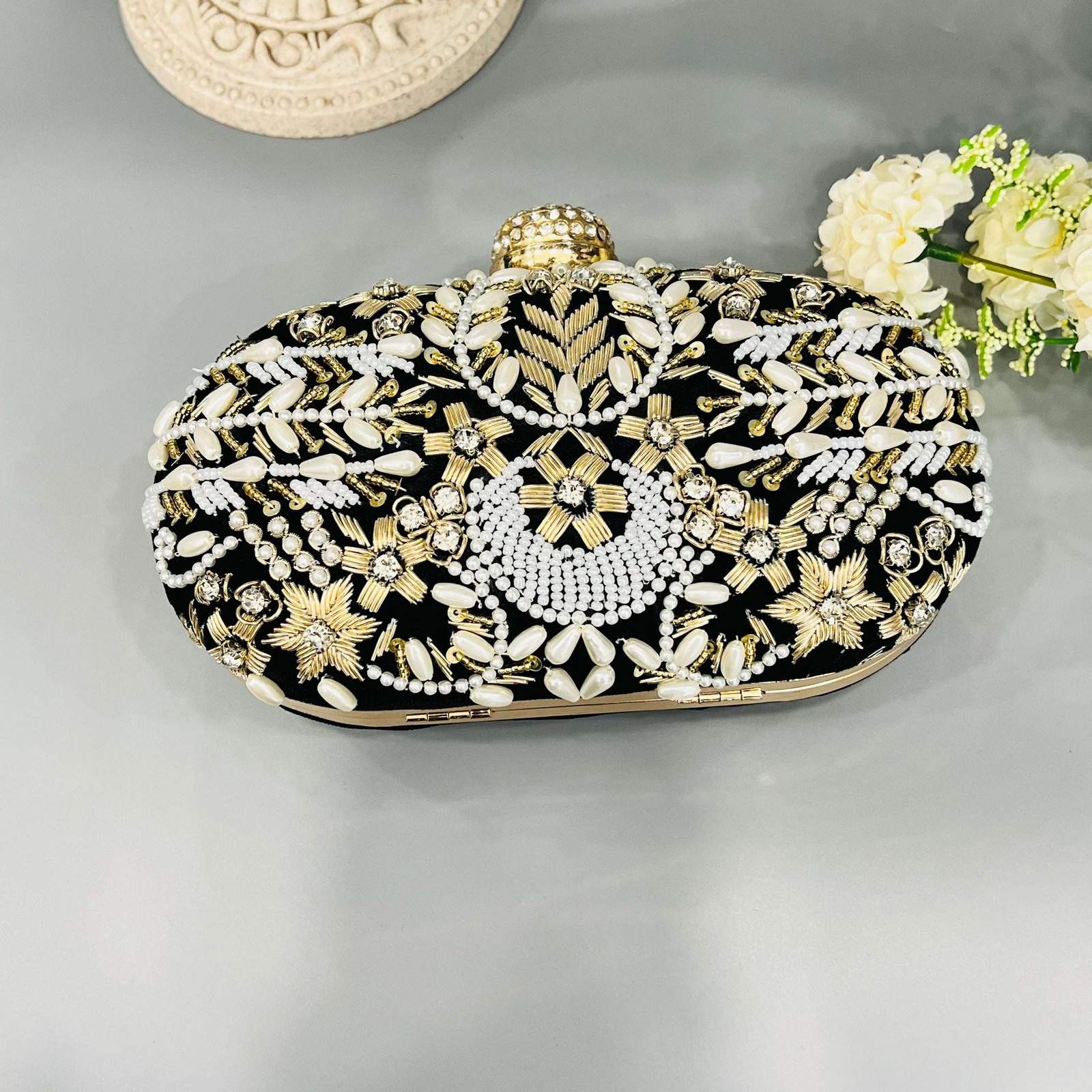 Vs velvet Embroidery Clutch Black