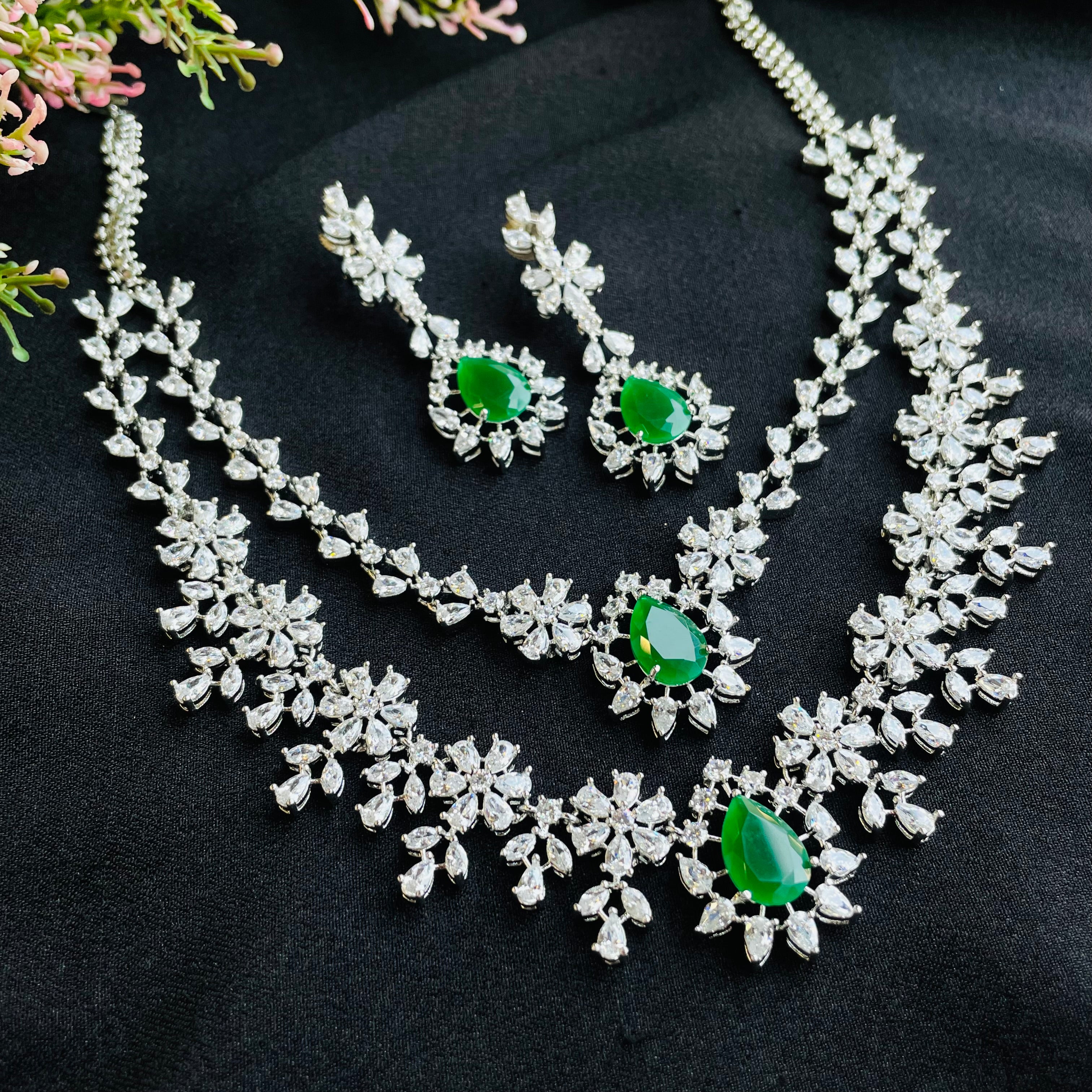 Ad Lexie Neckpiece