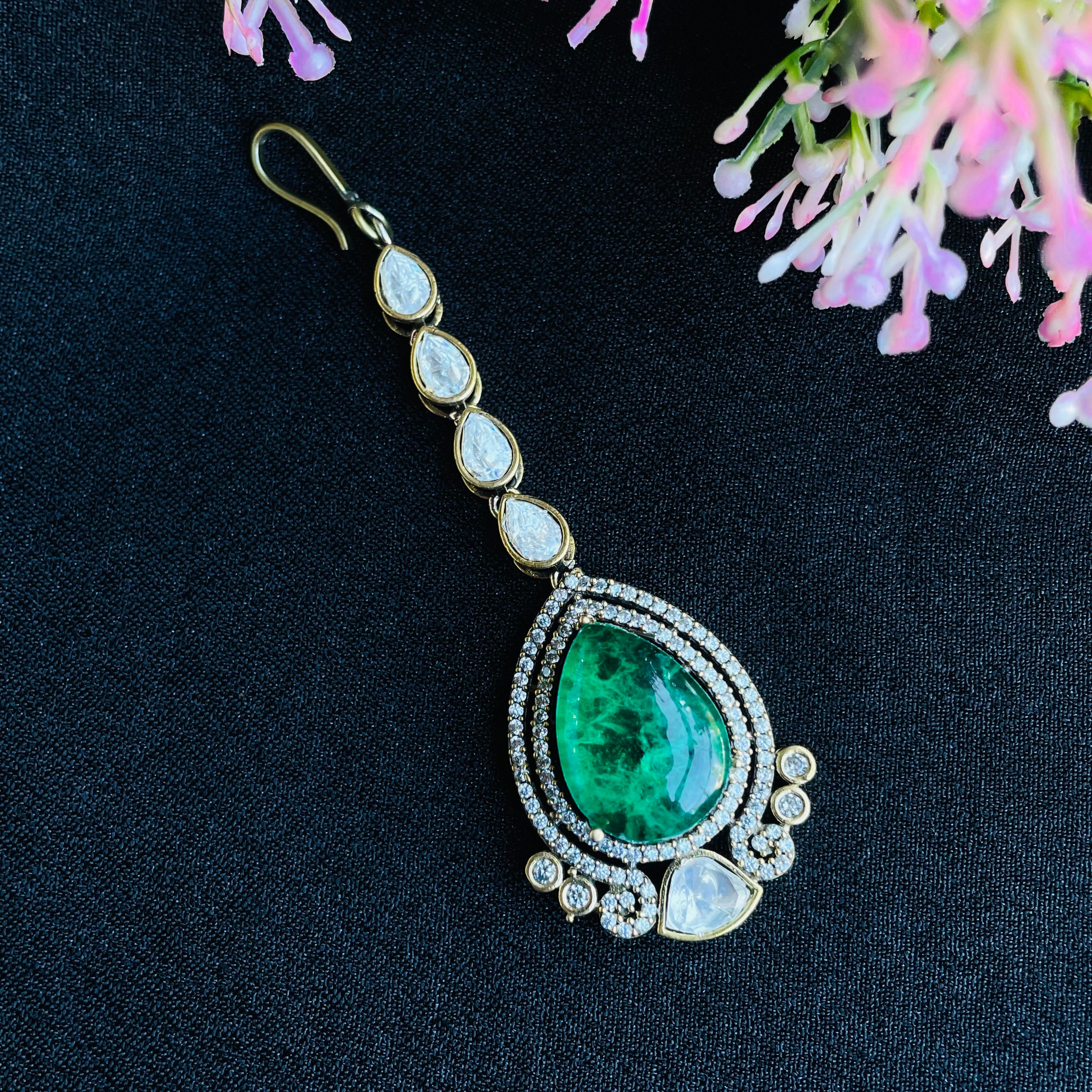 Nayaab Zaveri Polki Tikka