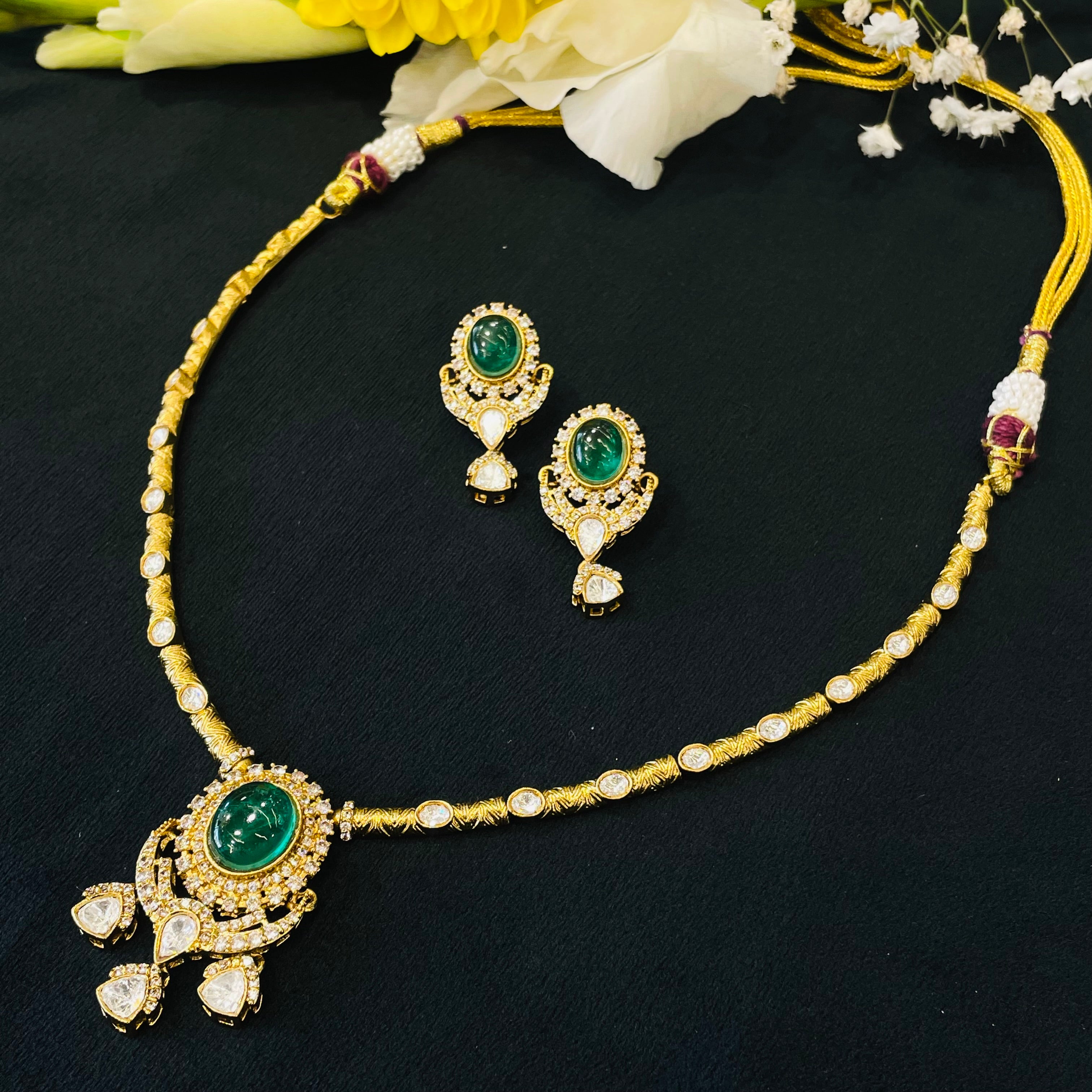 Nayaab Juhi Neckpiece