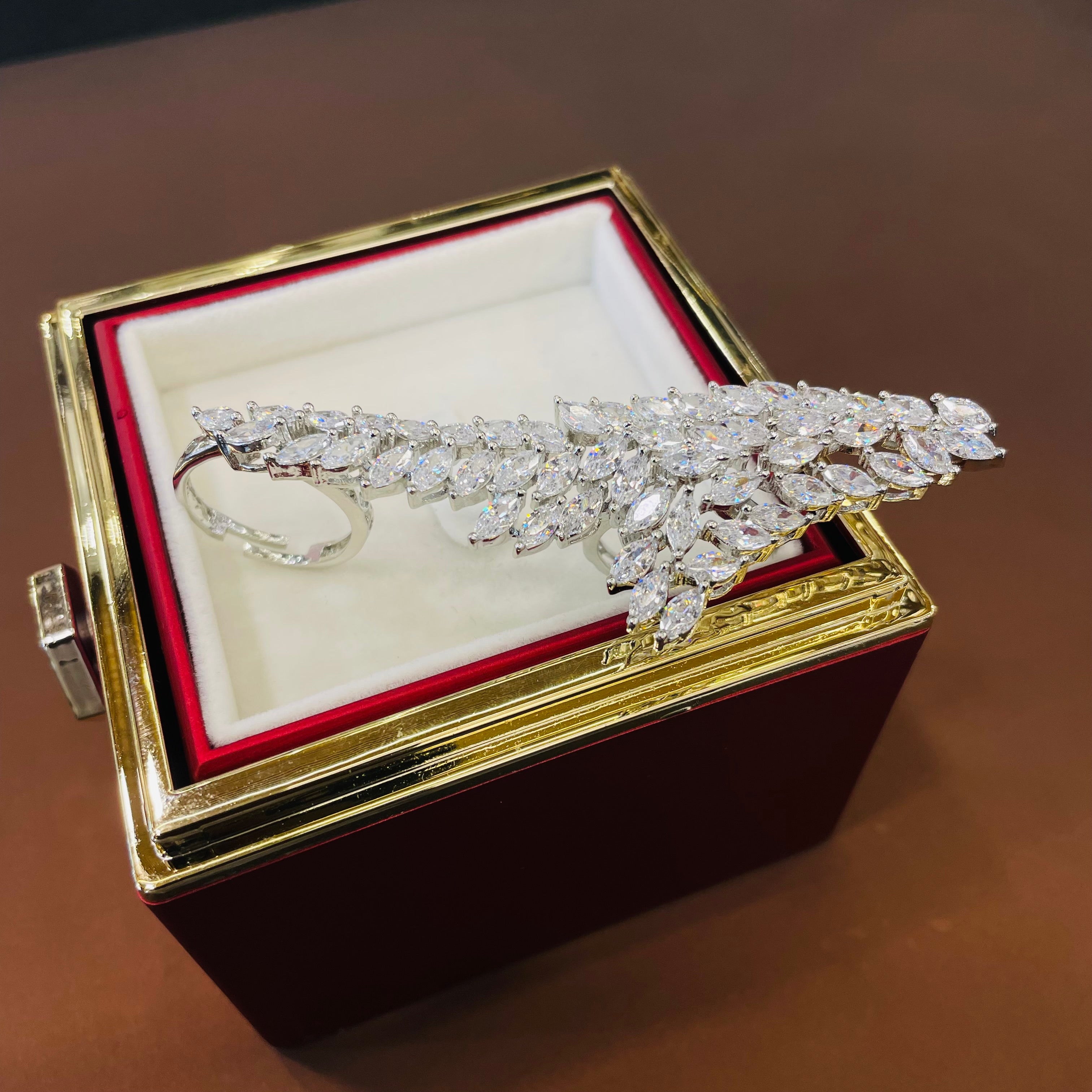 Ad Vaelina Handcuff
