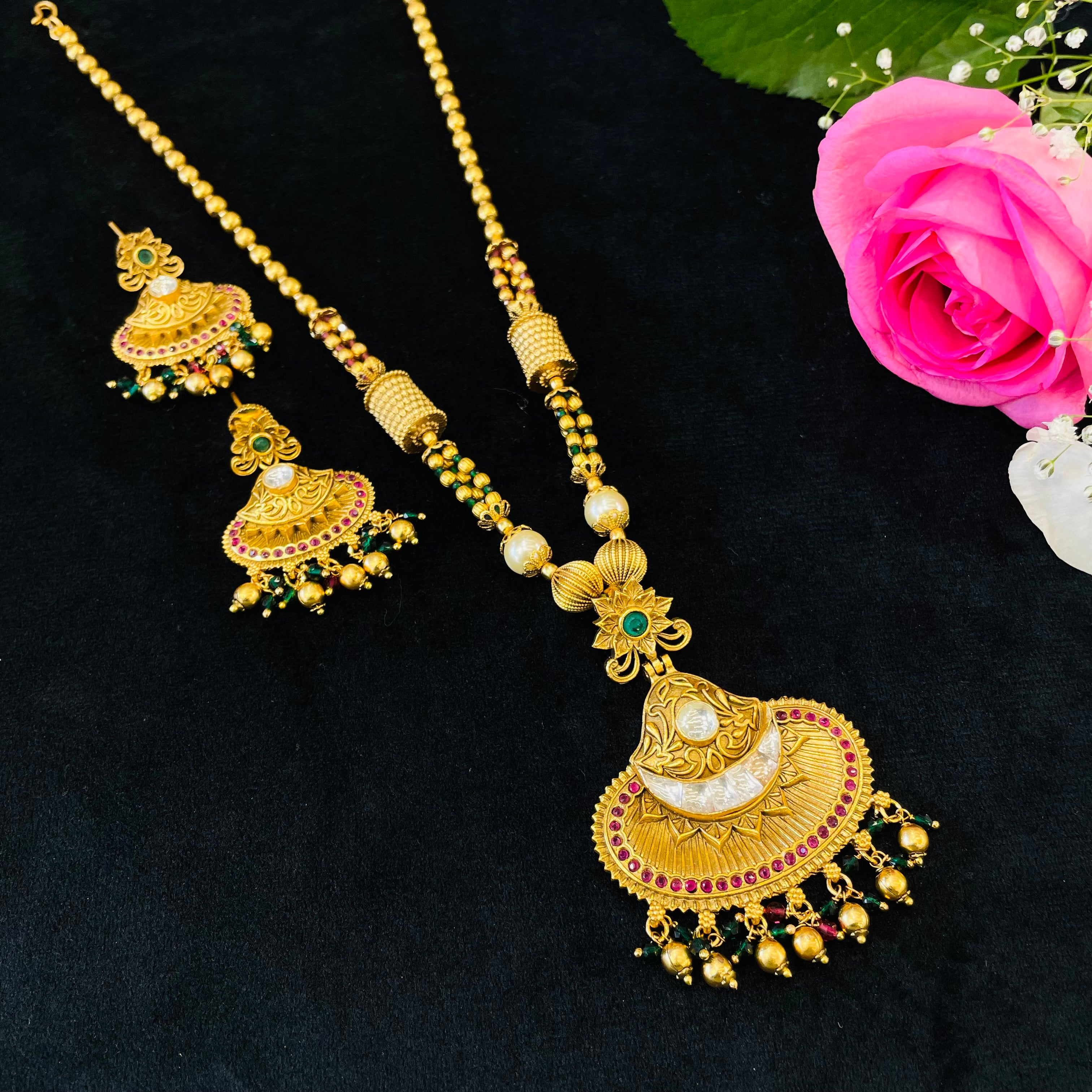 Nayaab Rubi Neckpiece