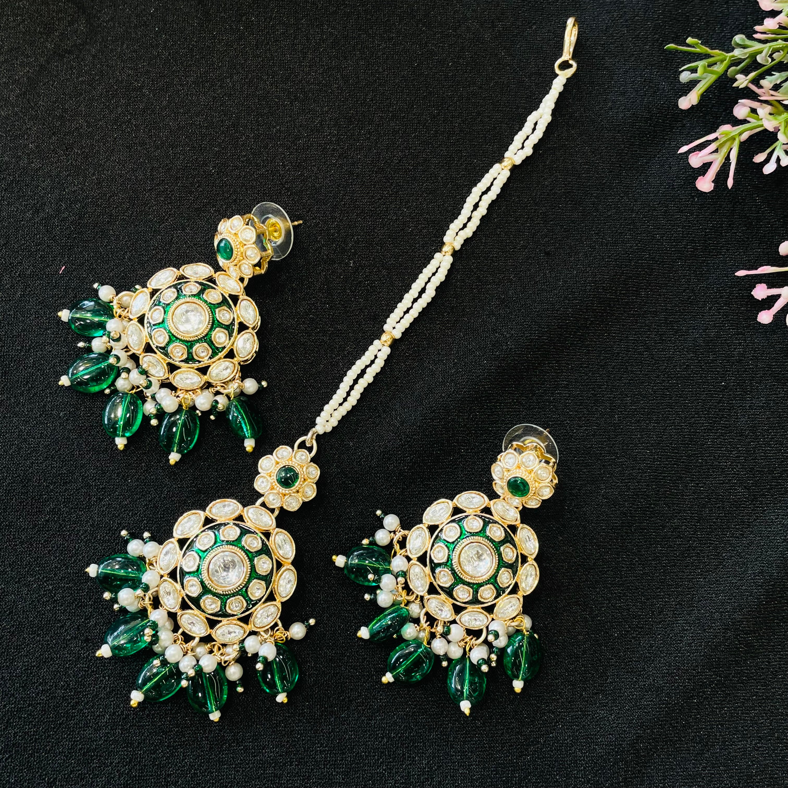 Nayaab Mayera Tikka With Earrings