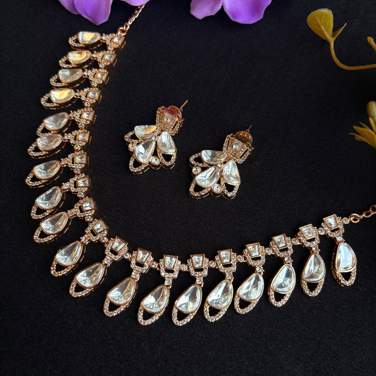 Inaya Neckpiece