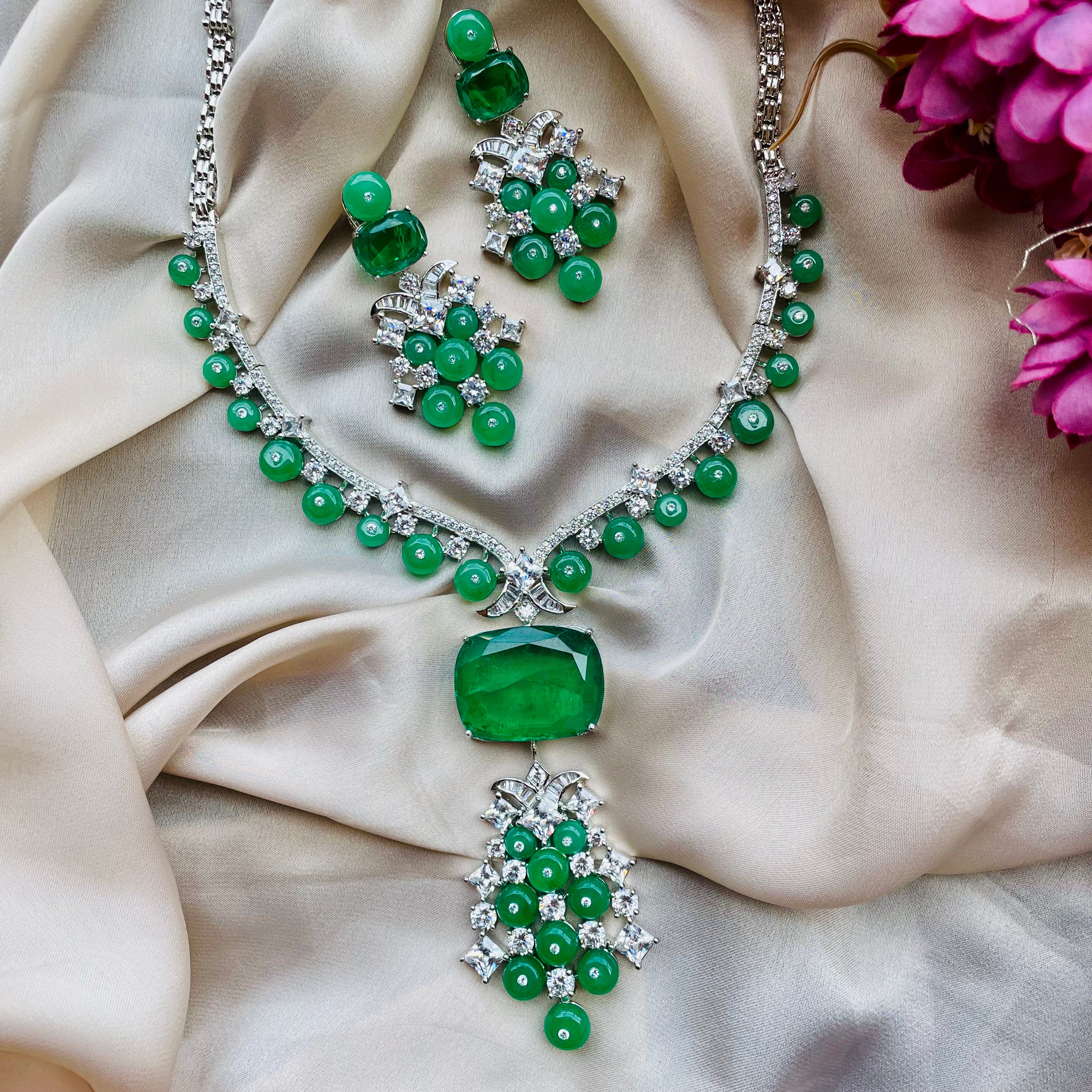 Ad Bella neckpiece