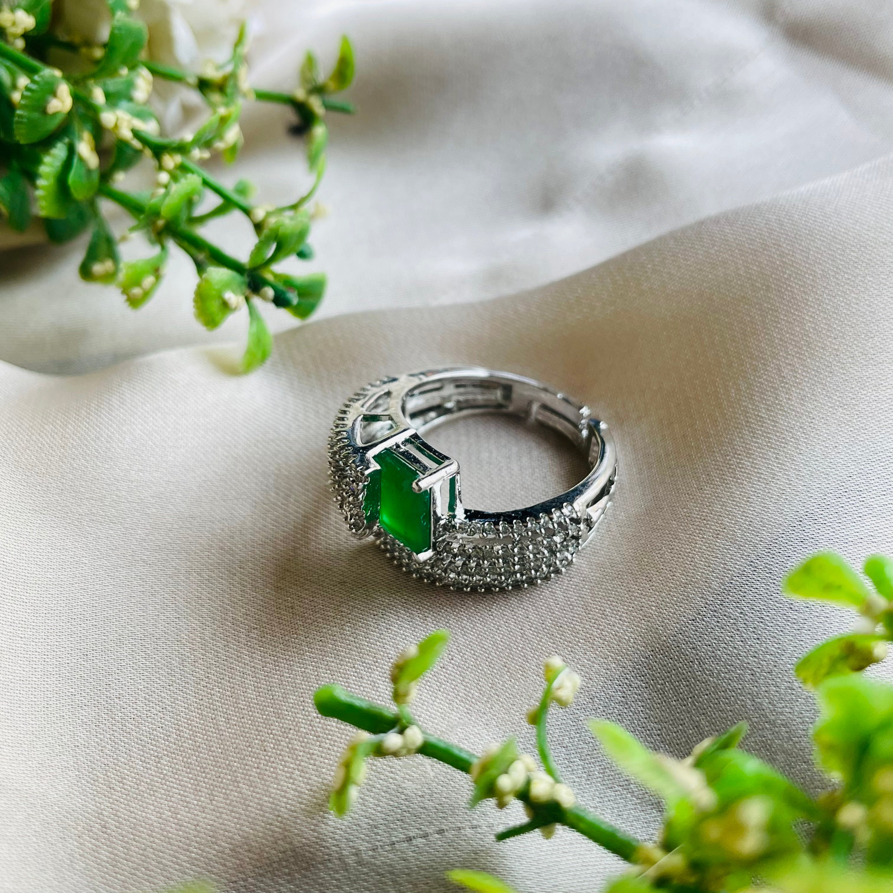 Ad Opal  ring adjustable