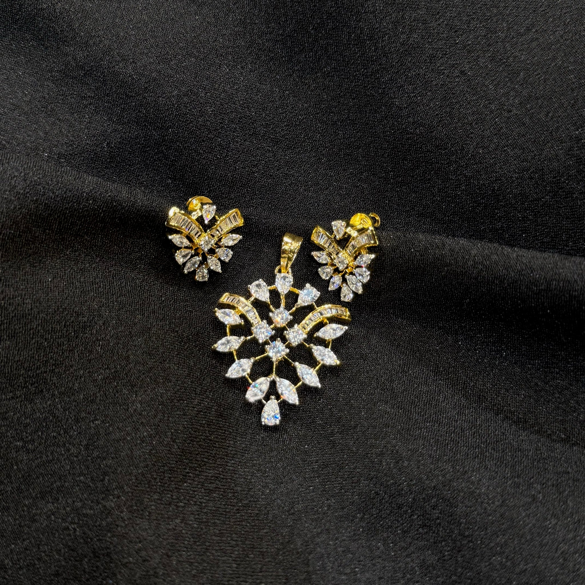 AD Zeenat Pendant Set