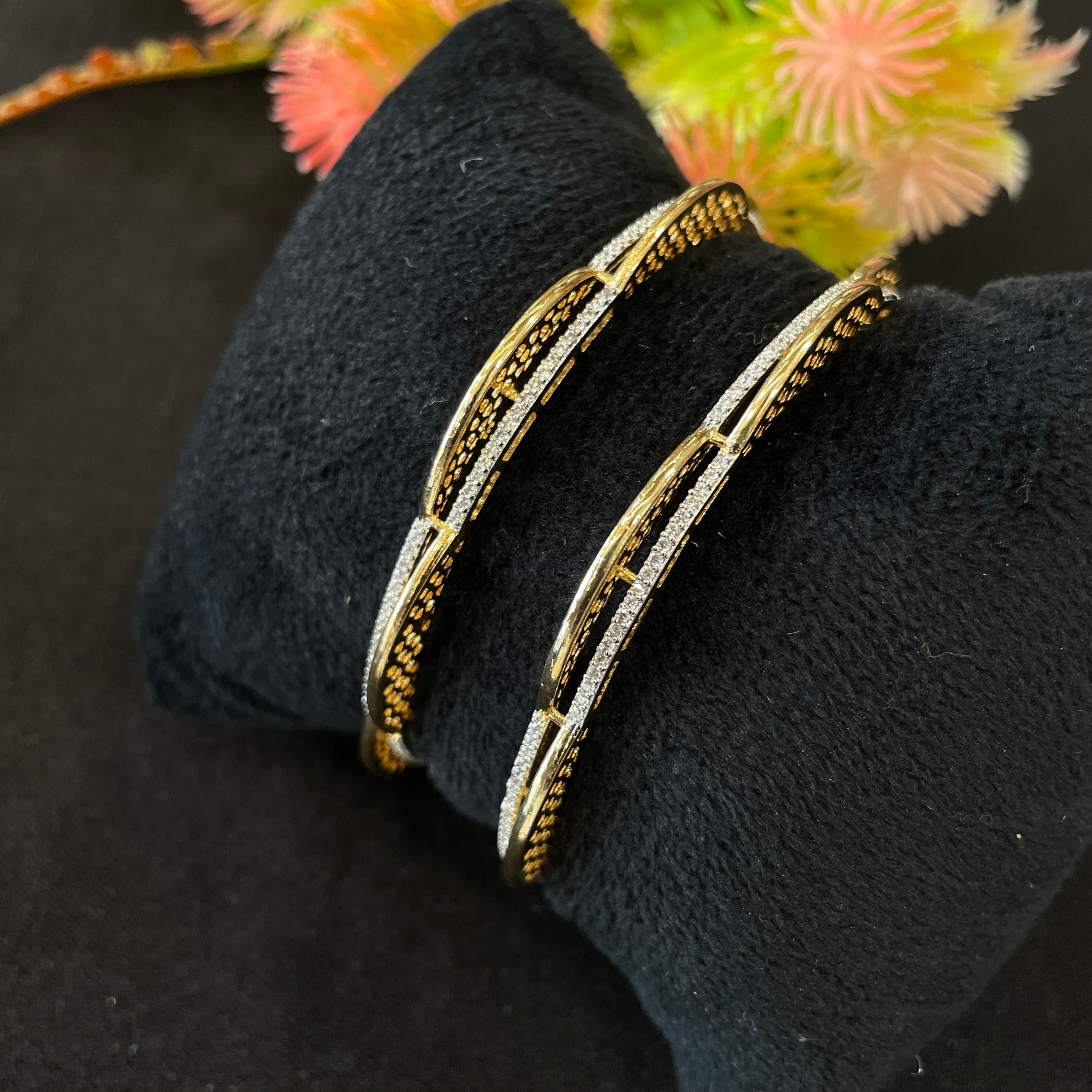 AD Nayra Bangles