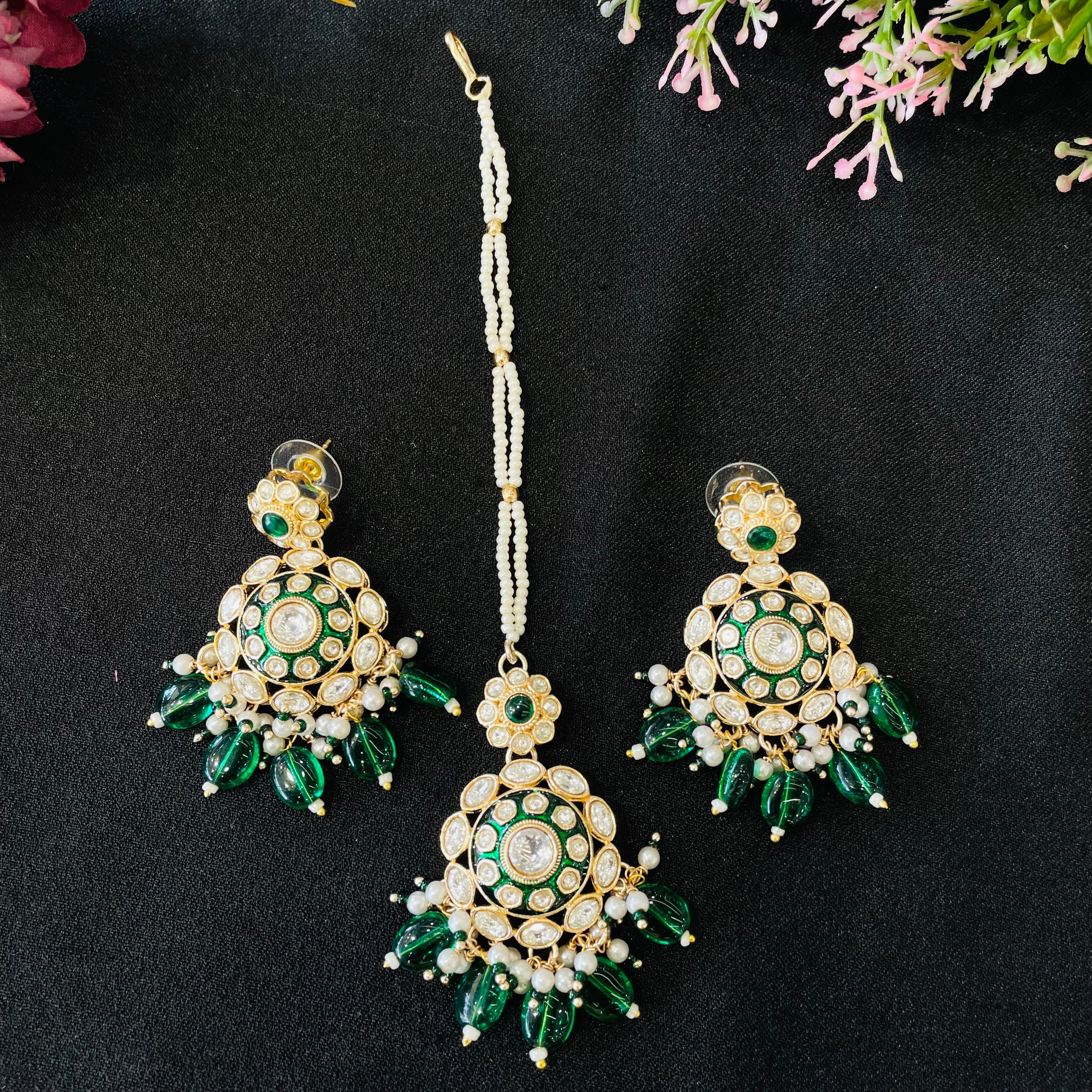 Nayaab Mayera Tikka With Earrings