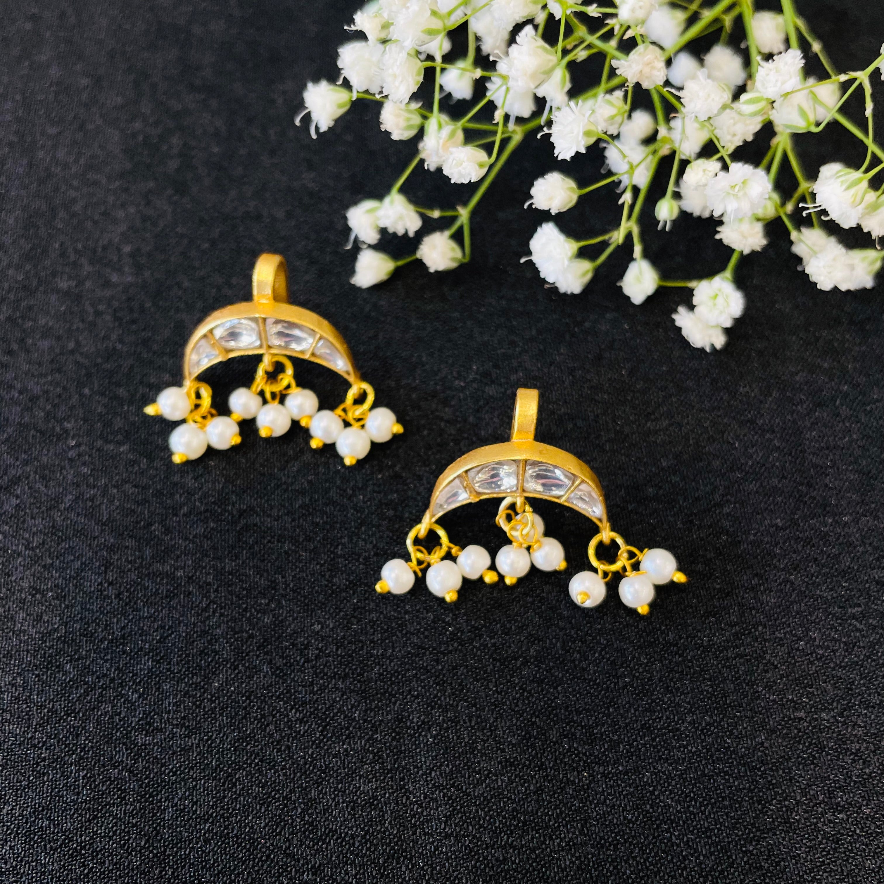 Nayaab Akira earclip