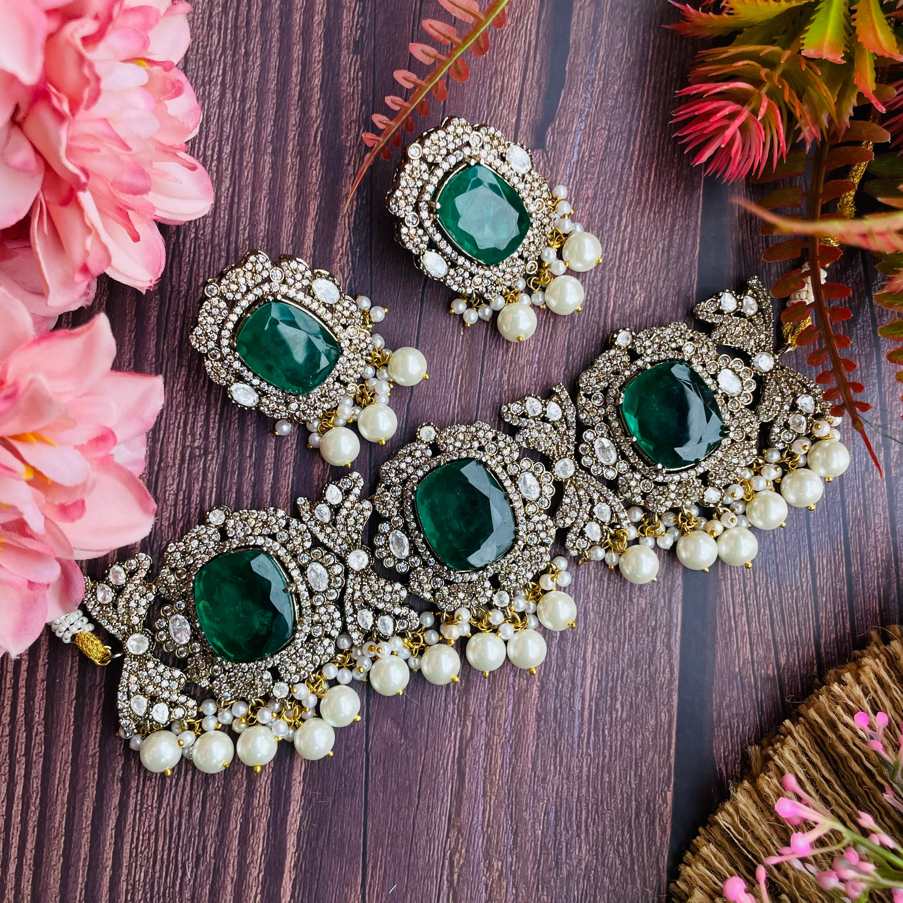 Nayaab Suhani Choker