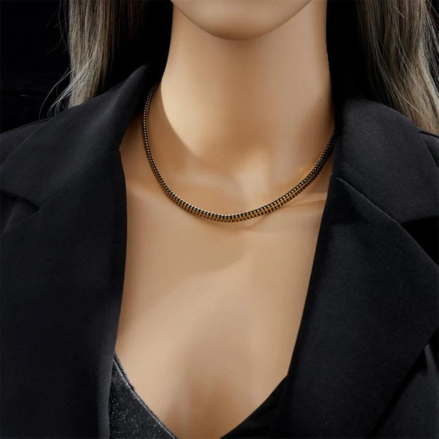 Layla zipper Neckpiece