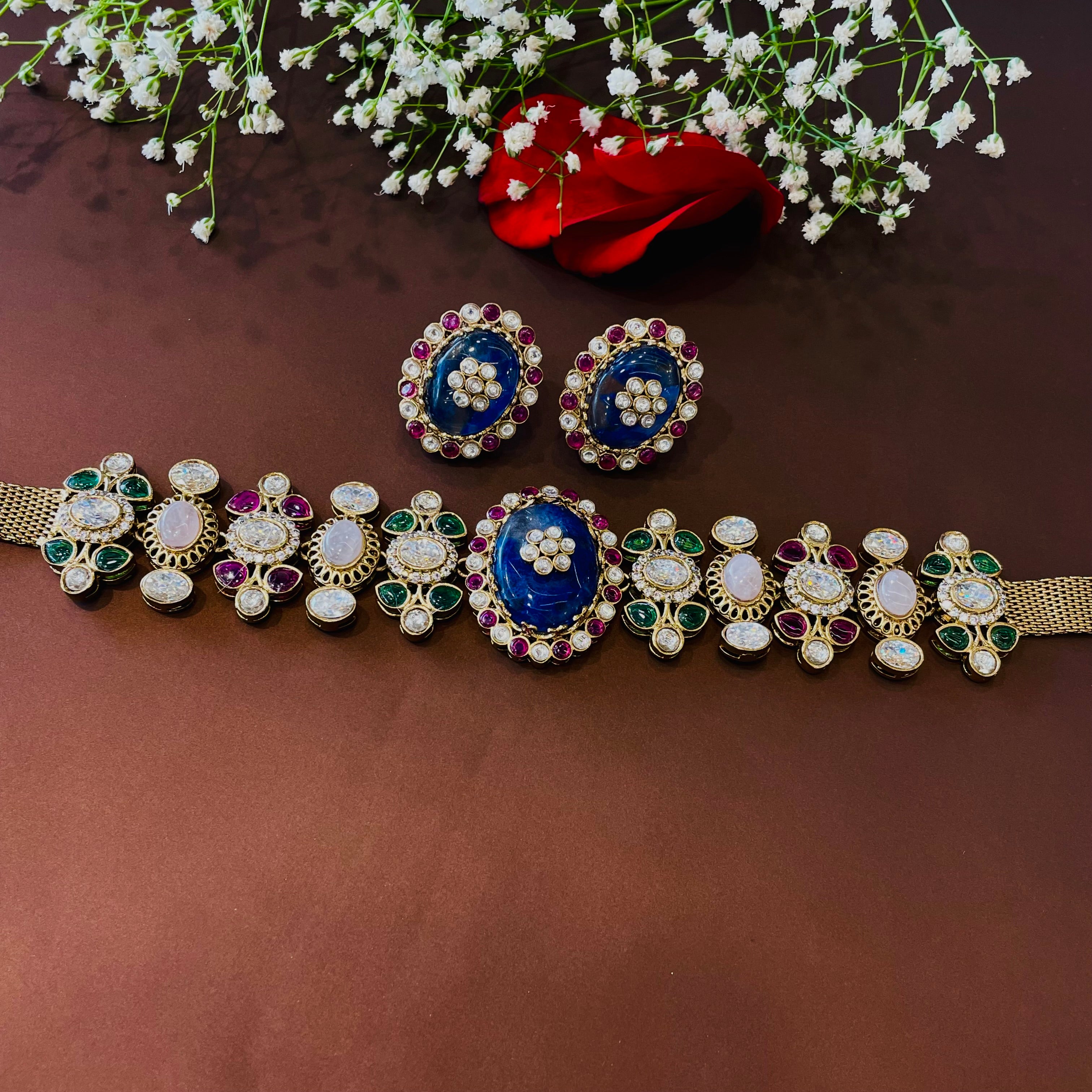 Nayaab Vanya Choker