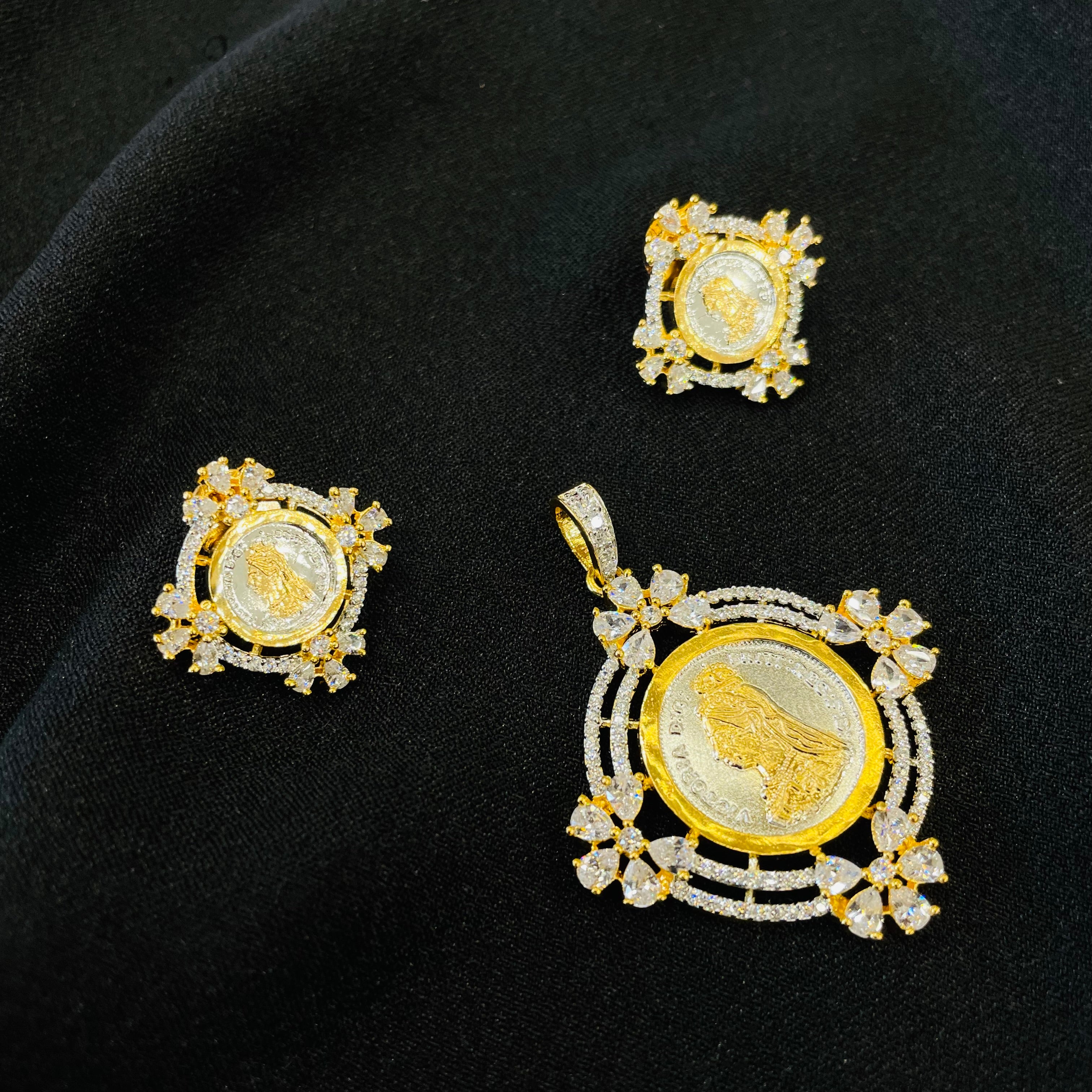 Ad Celeste pendant