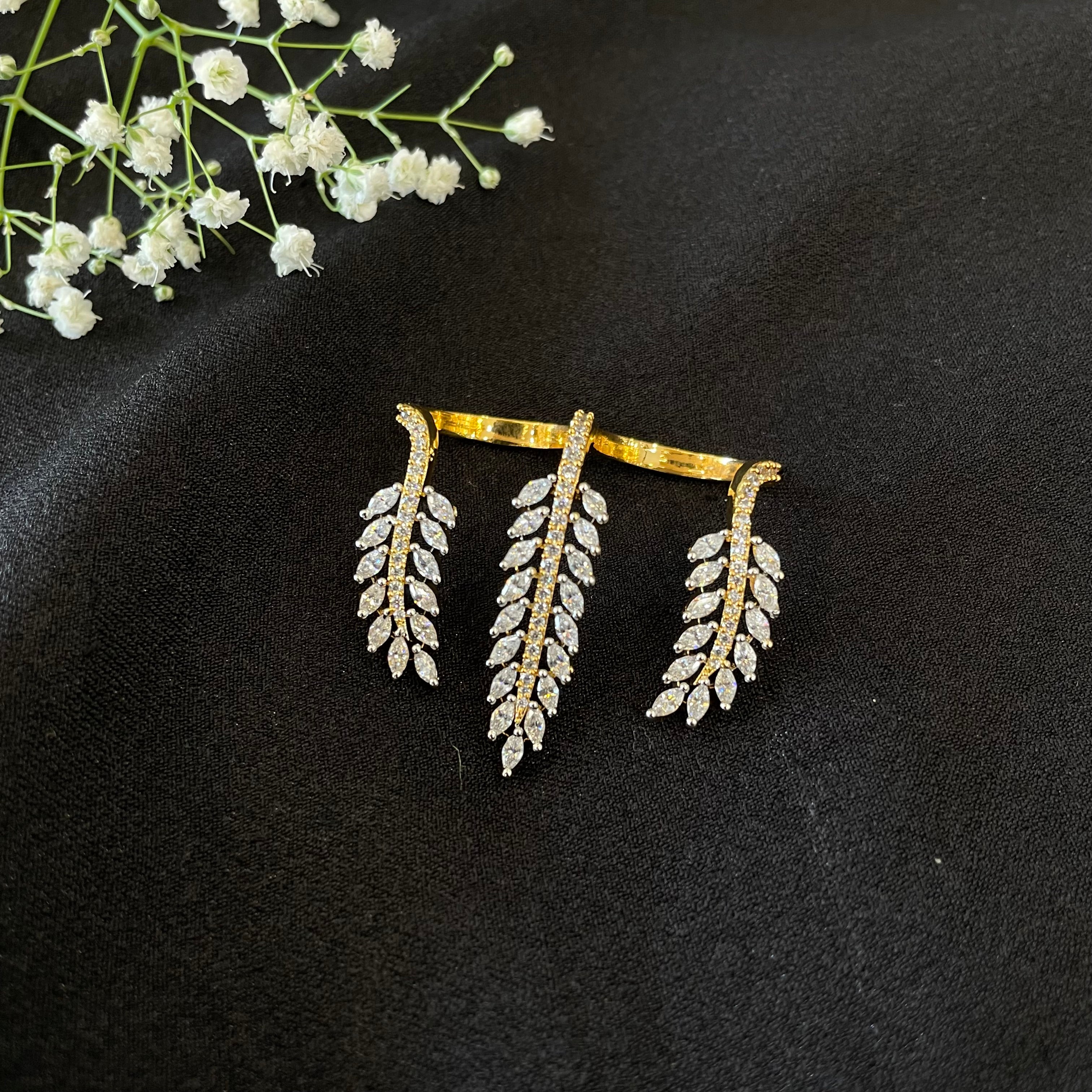 Ad Elara Hand Cuff with ring
