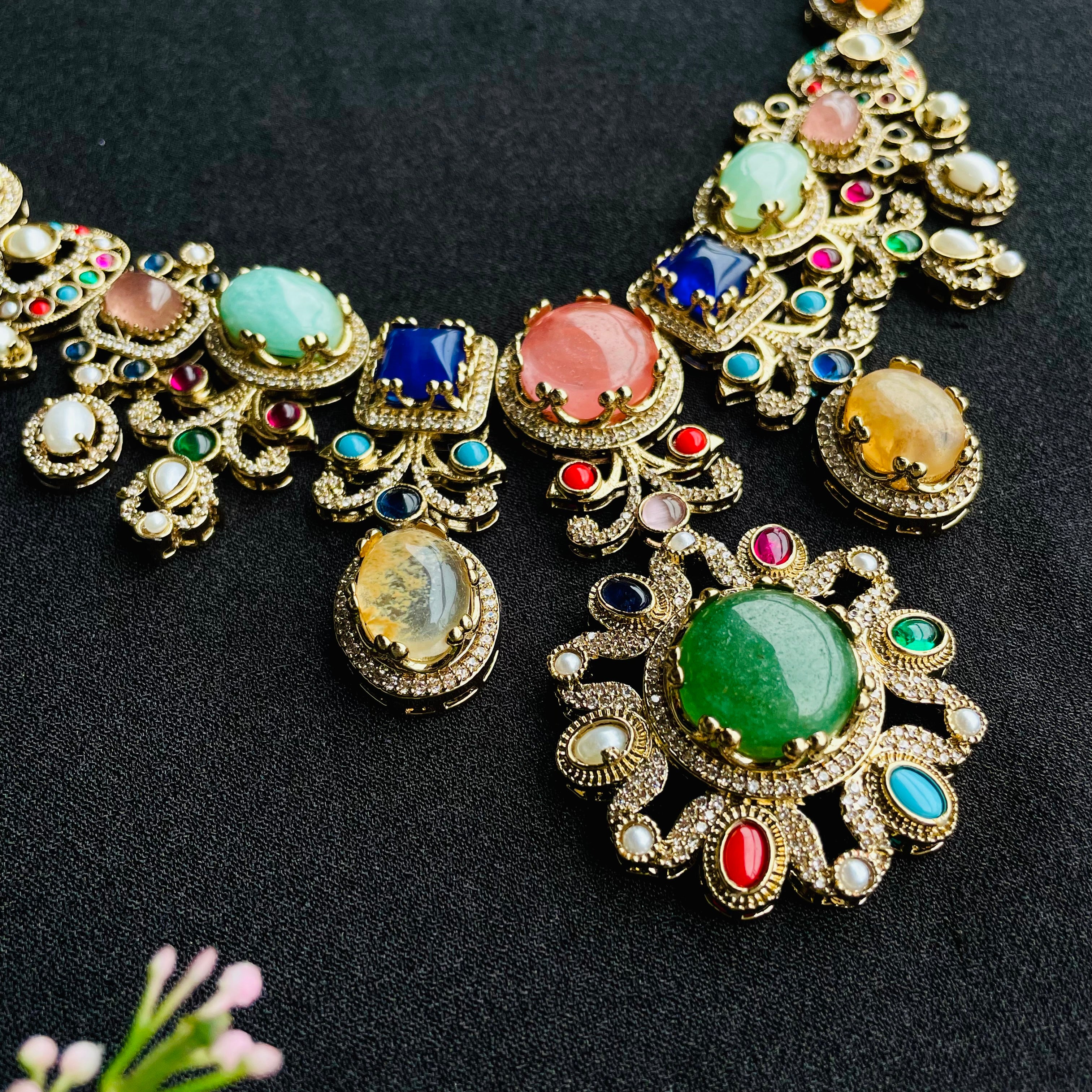 Nayaab Mayera Neckpiece