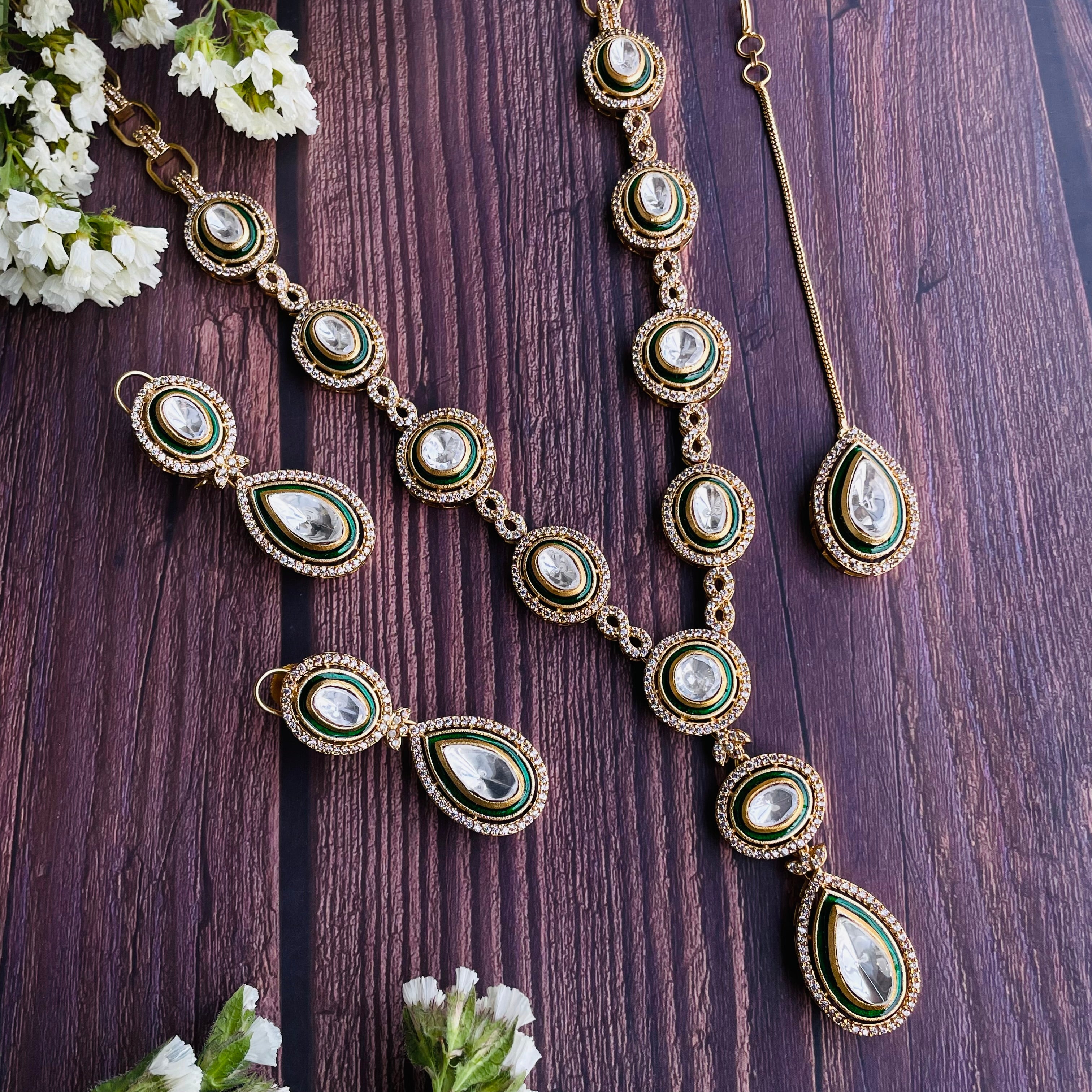 Nayaab Akira Neckpiece