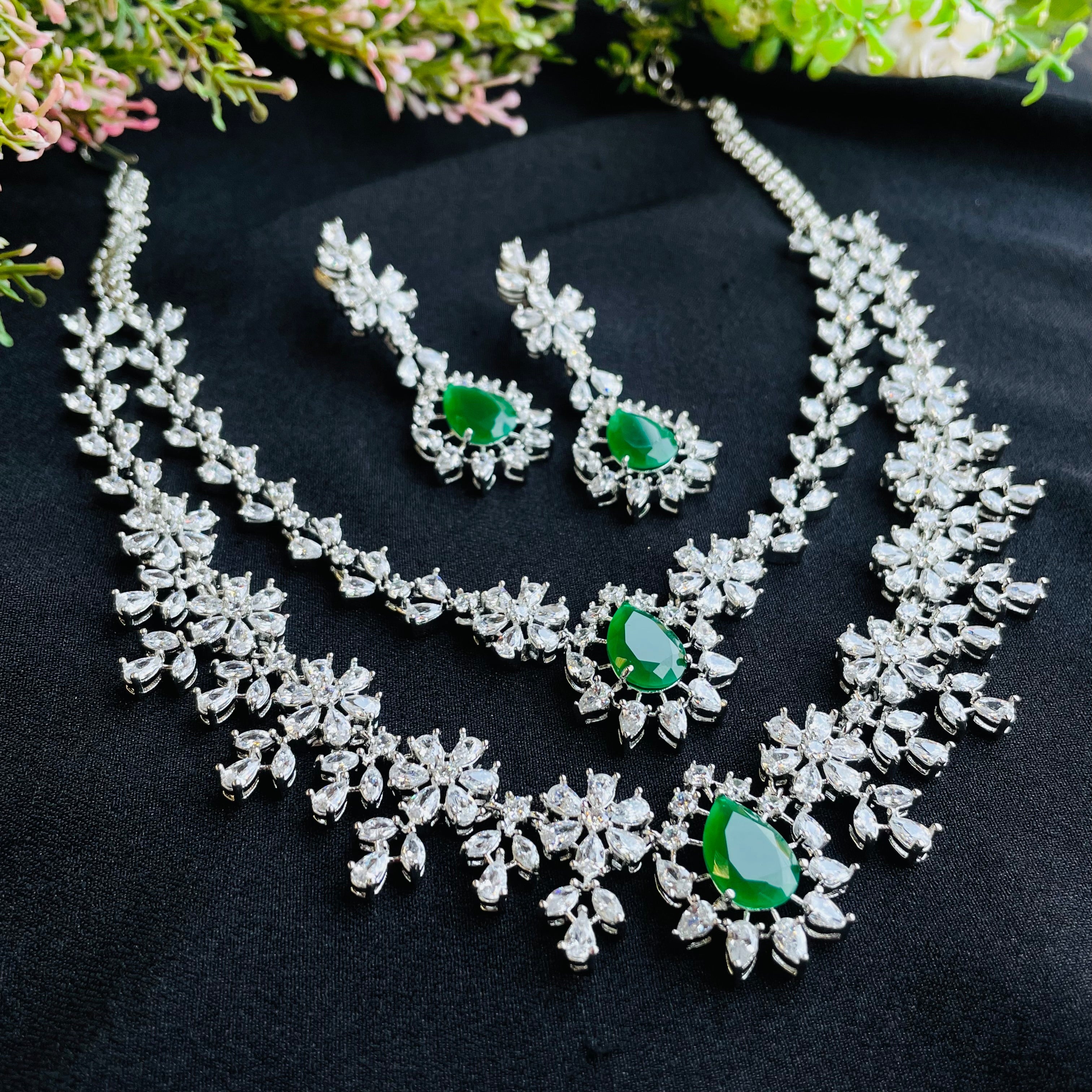 Ad Lexie Neckpiece