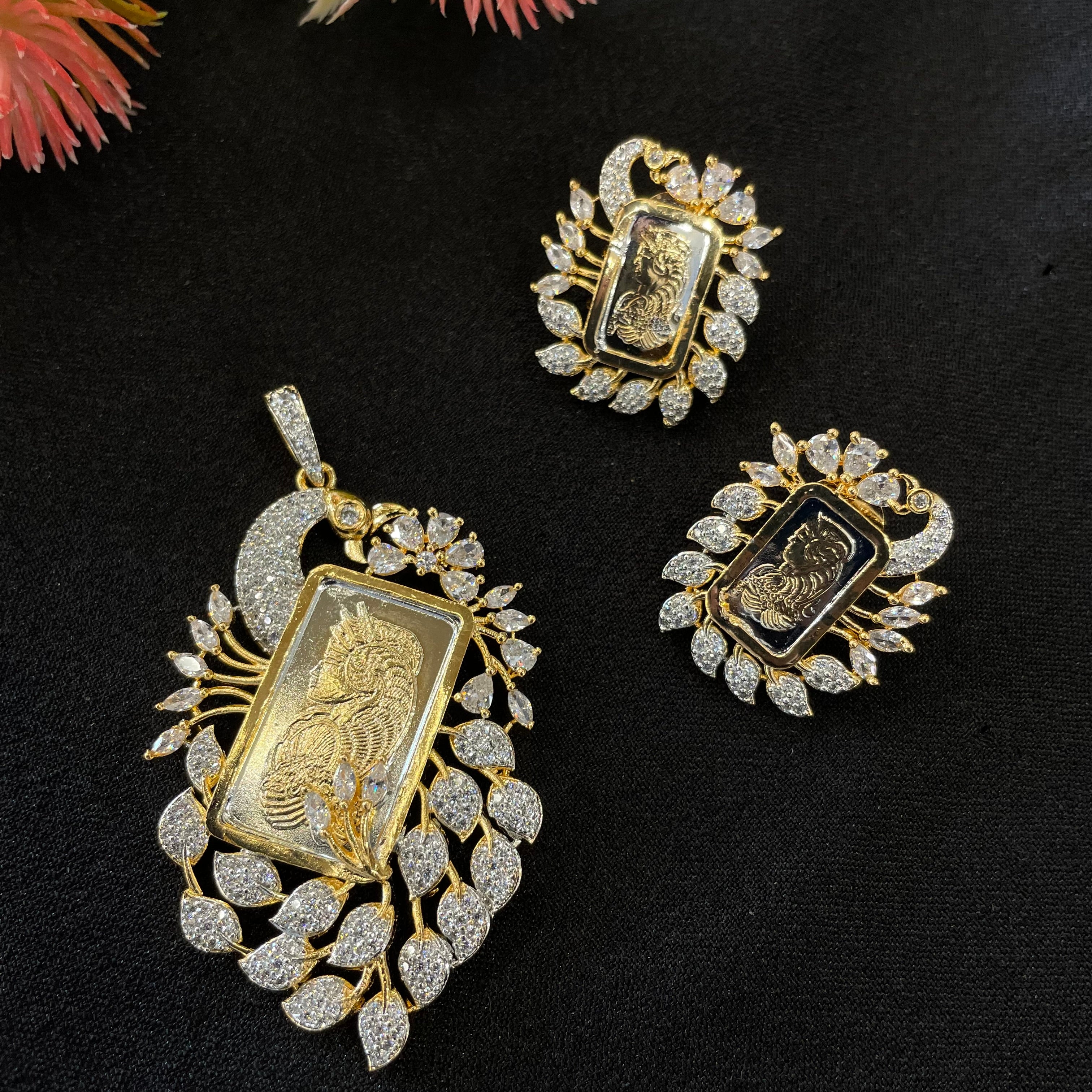 AD Aarna Pendant Set