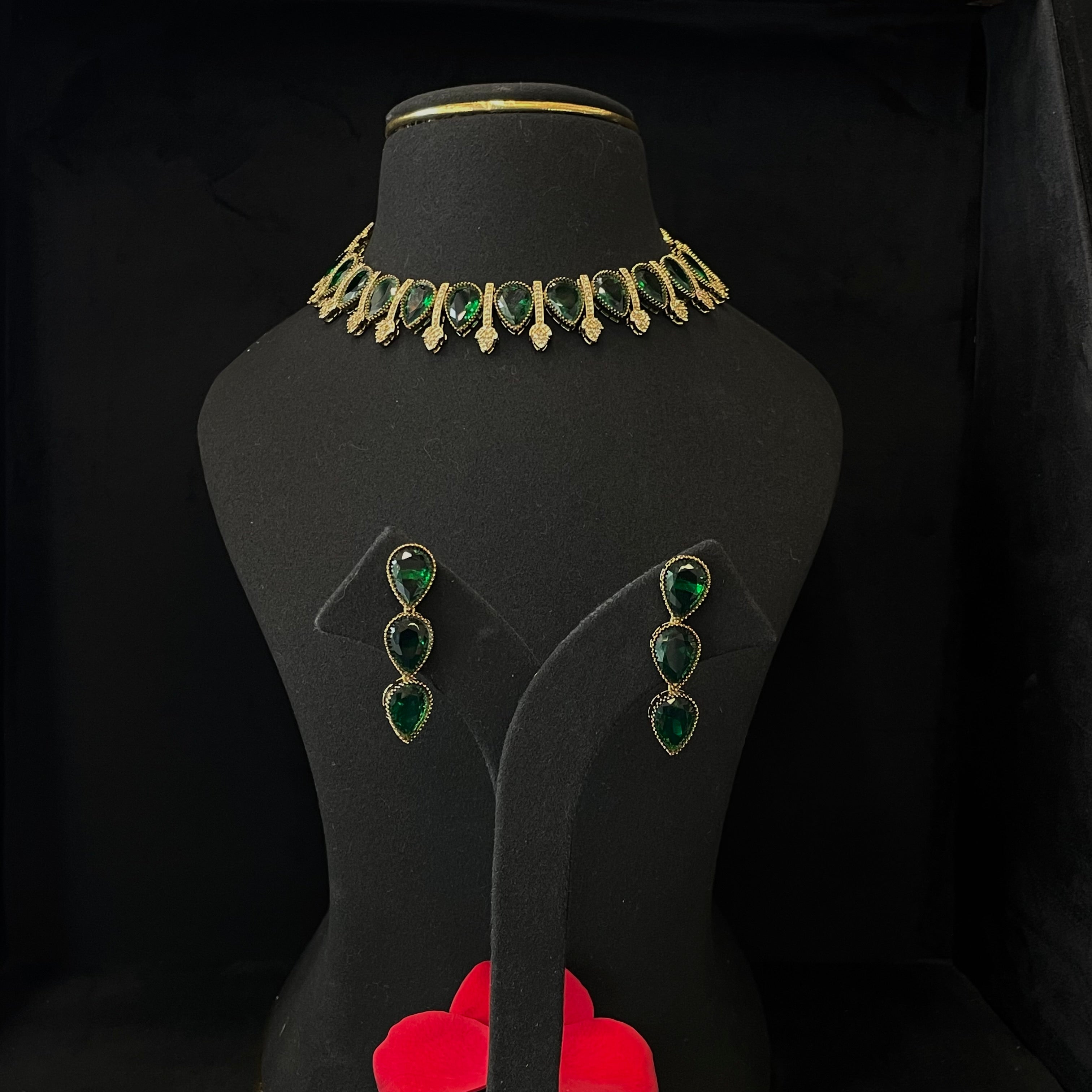 Nayaab Kavya Neckpiece