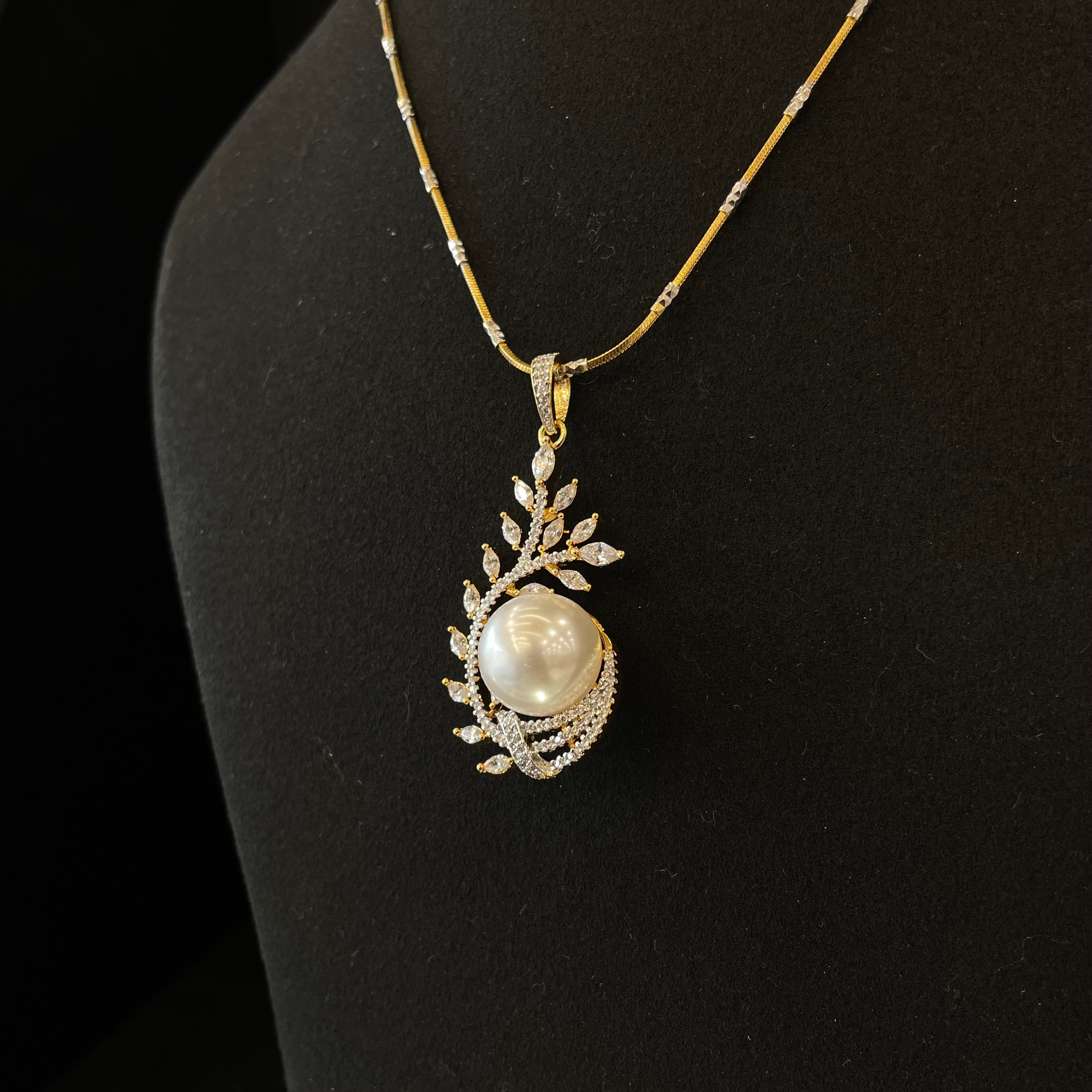 AD Avira Pendant Set
