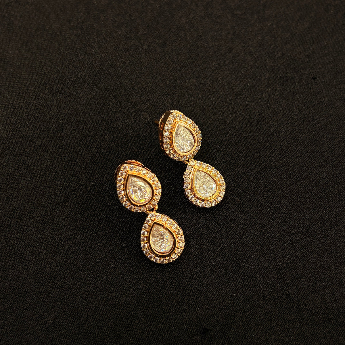 Zareen Teardrop Neckpiece