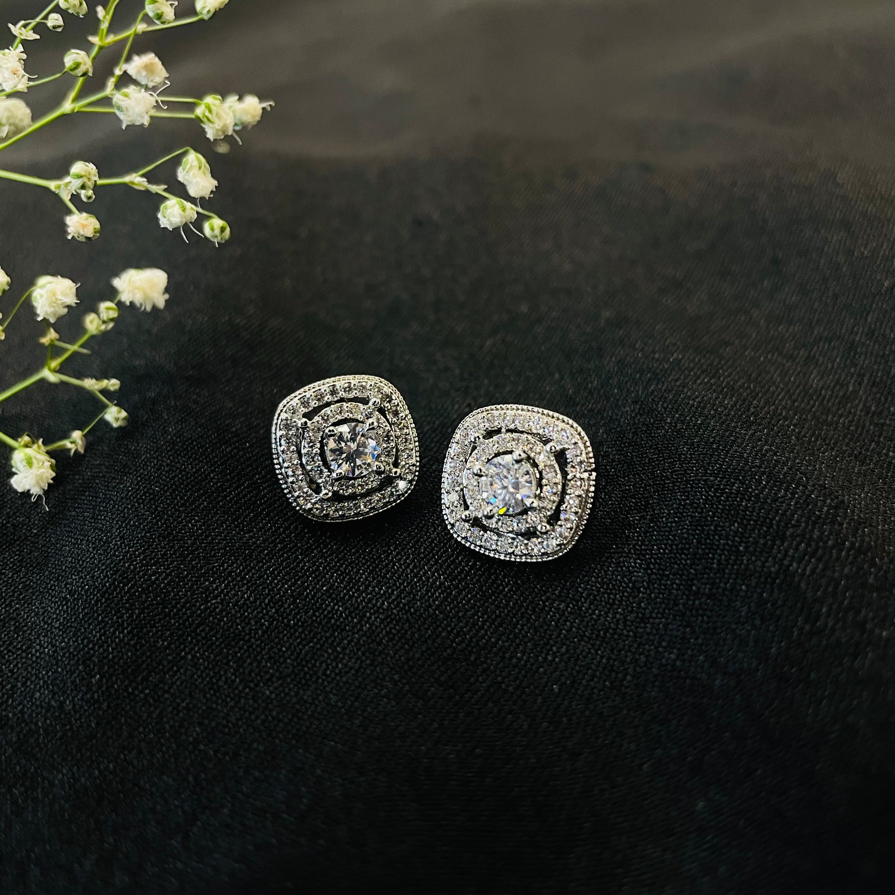 Ad Elara Studs