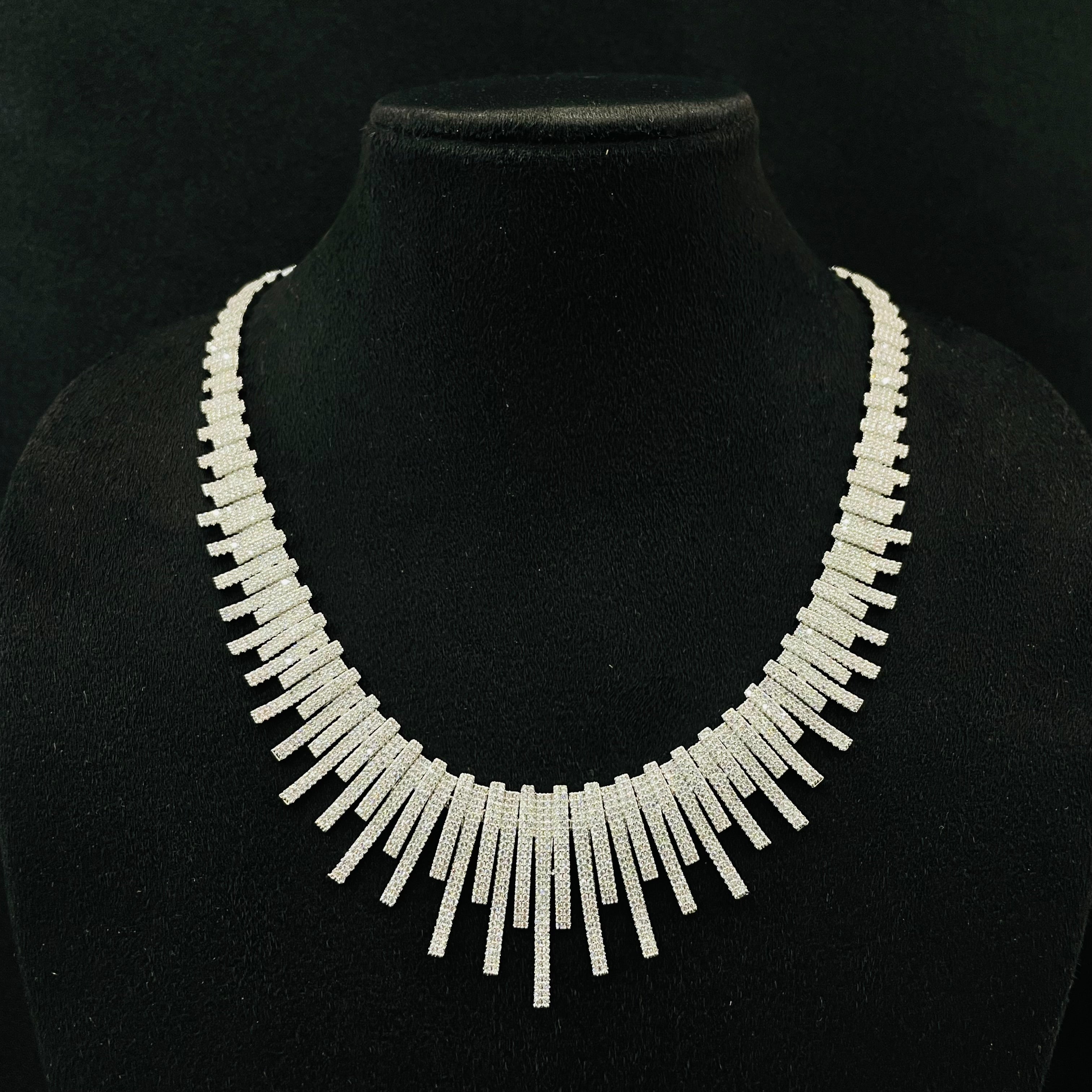Ad avery neckpiece