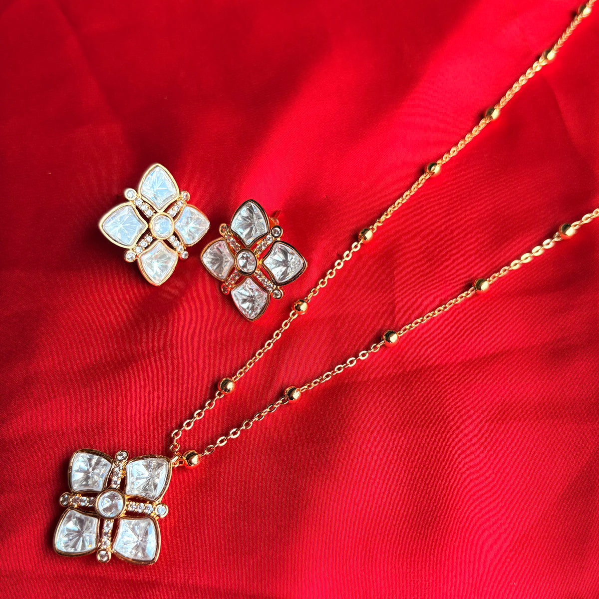 Aarika Pendant Set