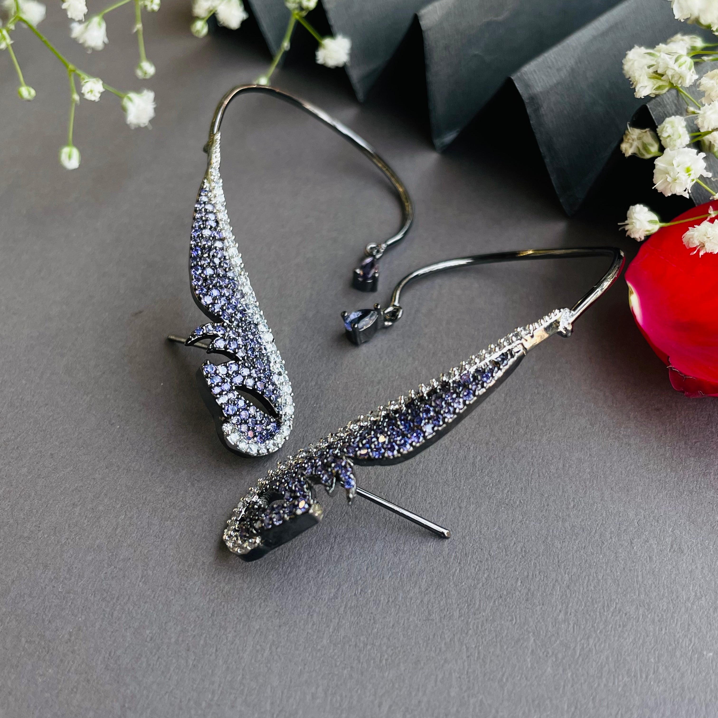 Ad Kritika earcuff