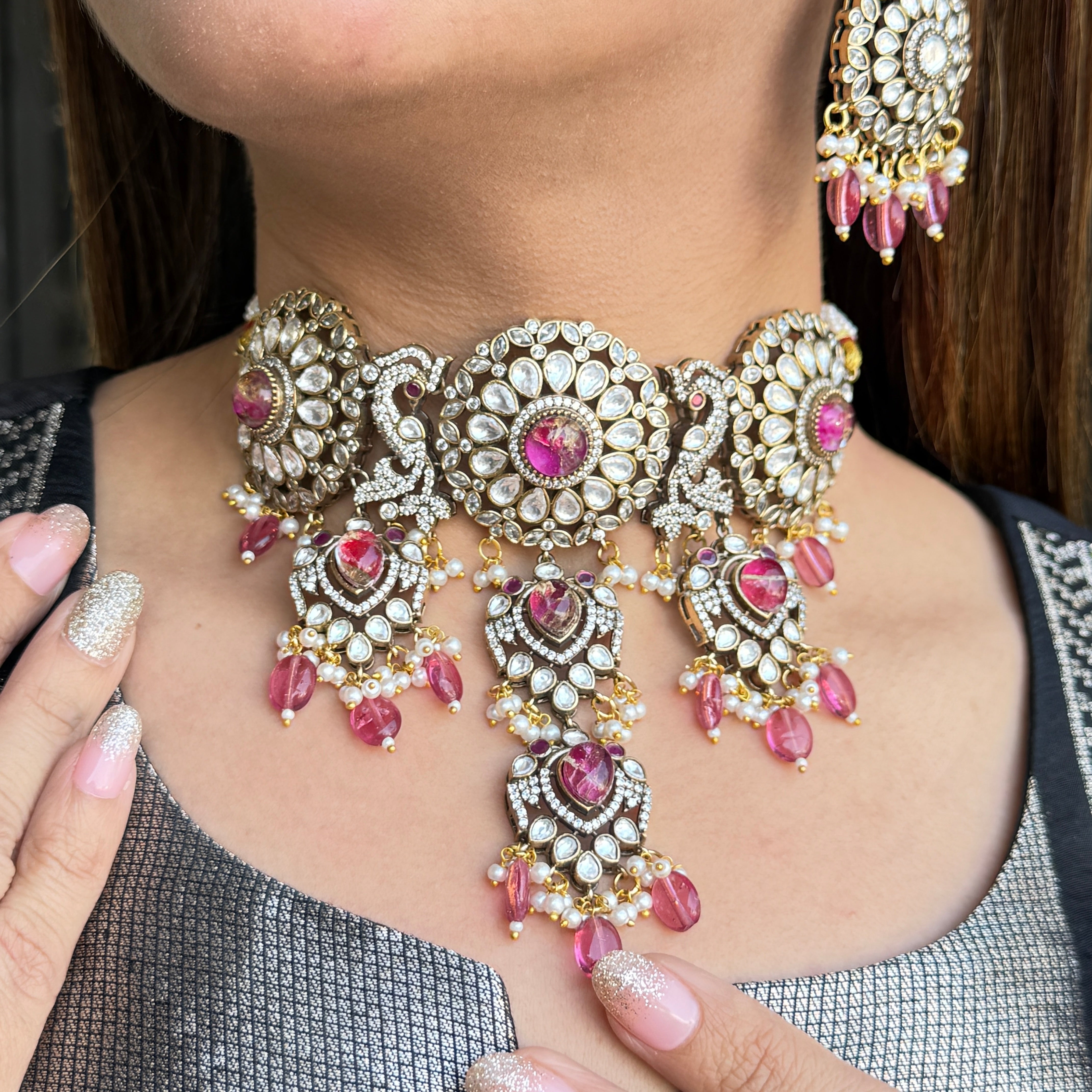 Nayaab Roohi Choker