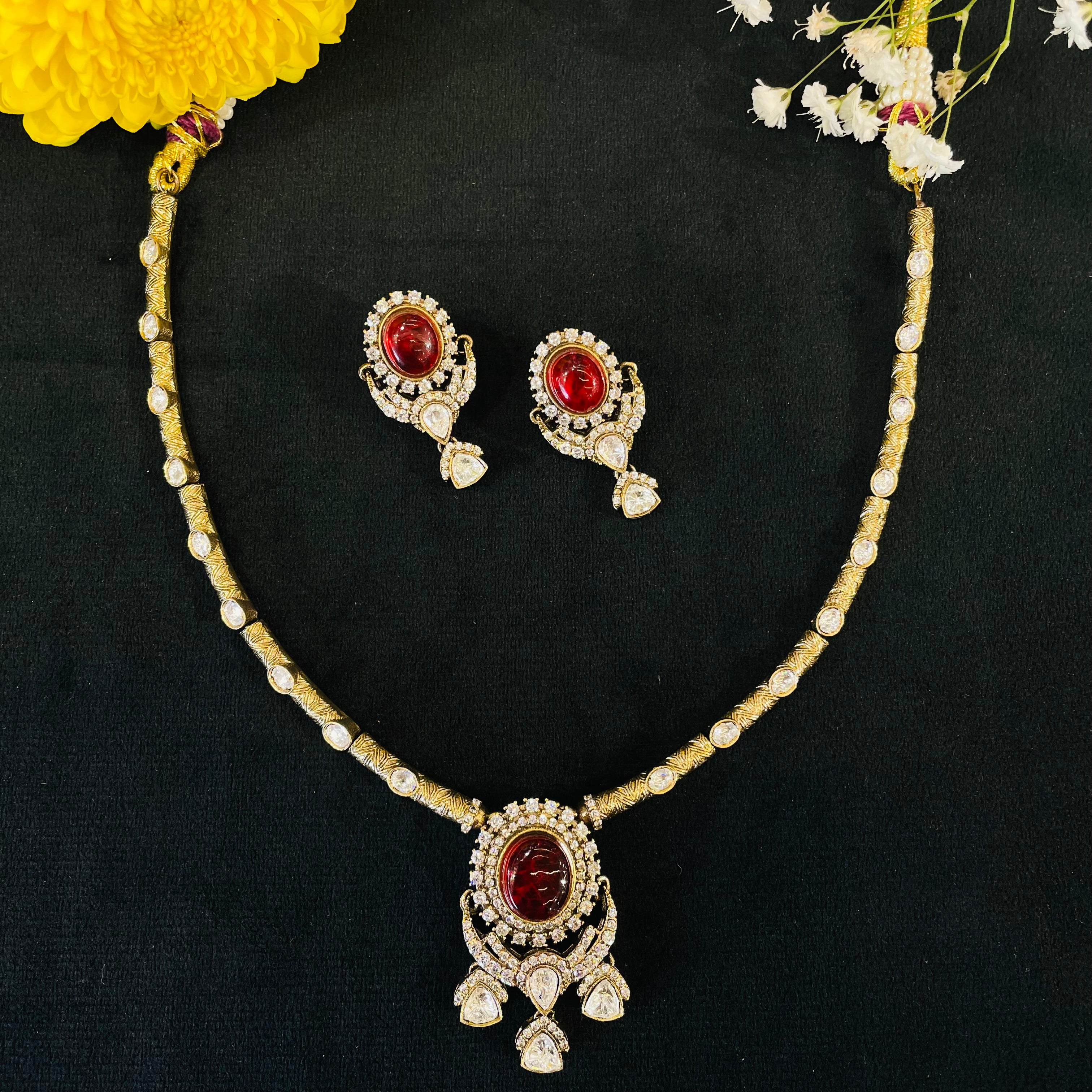 Nayaab Juhi Neckpiece