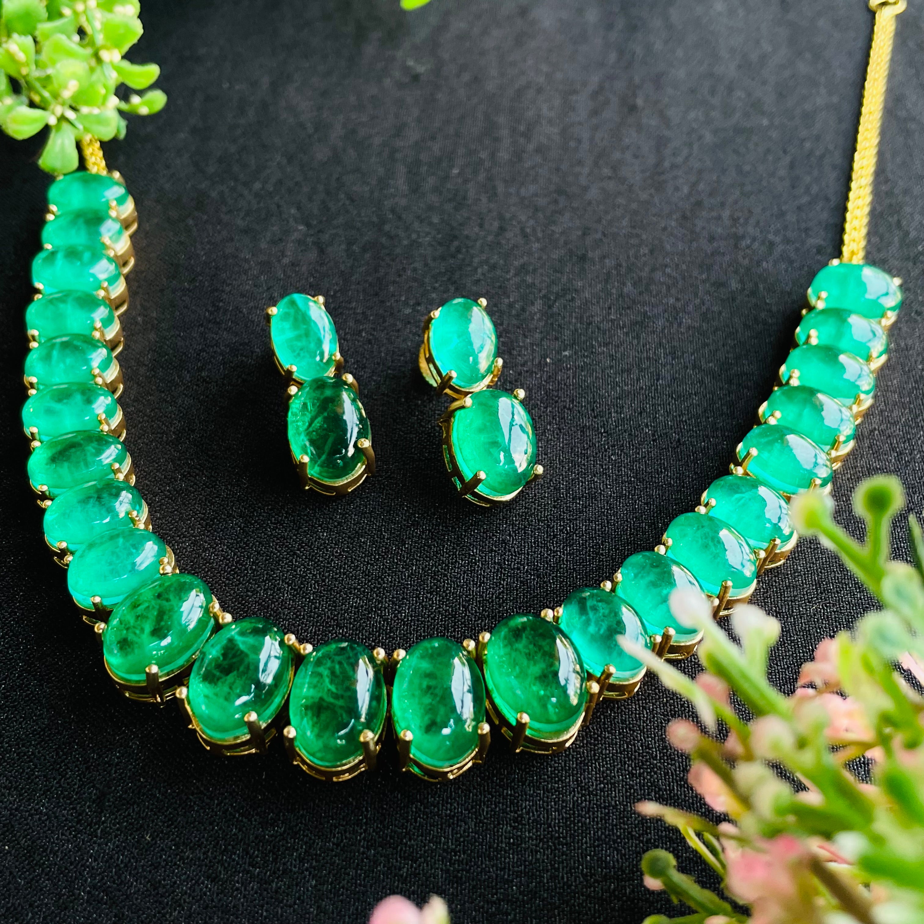 Nayaab Akita Neckpiece