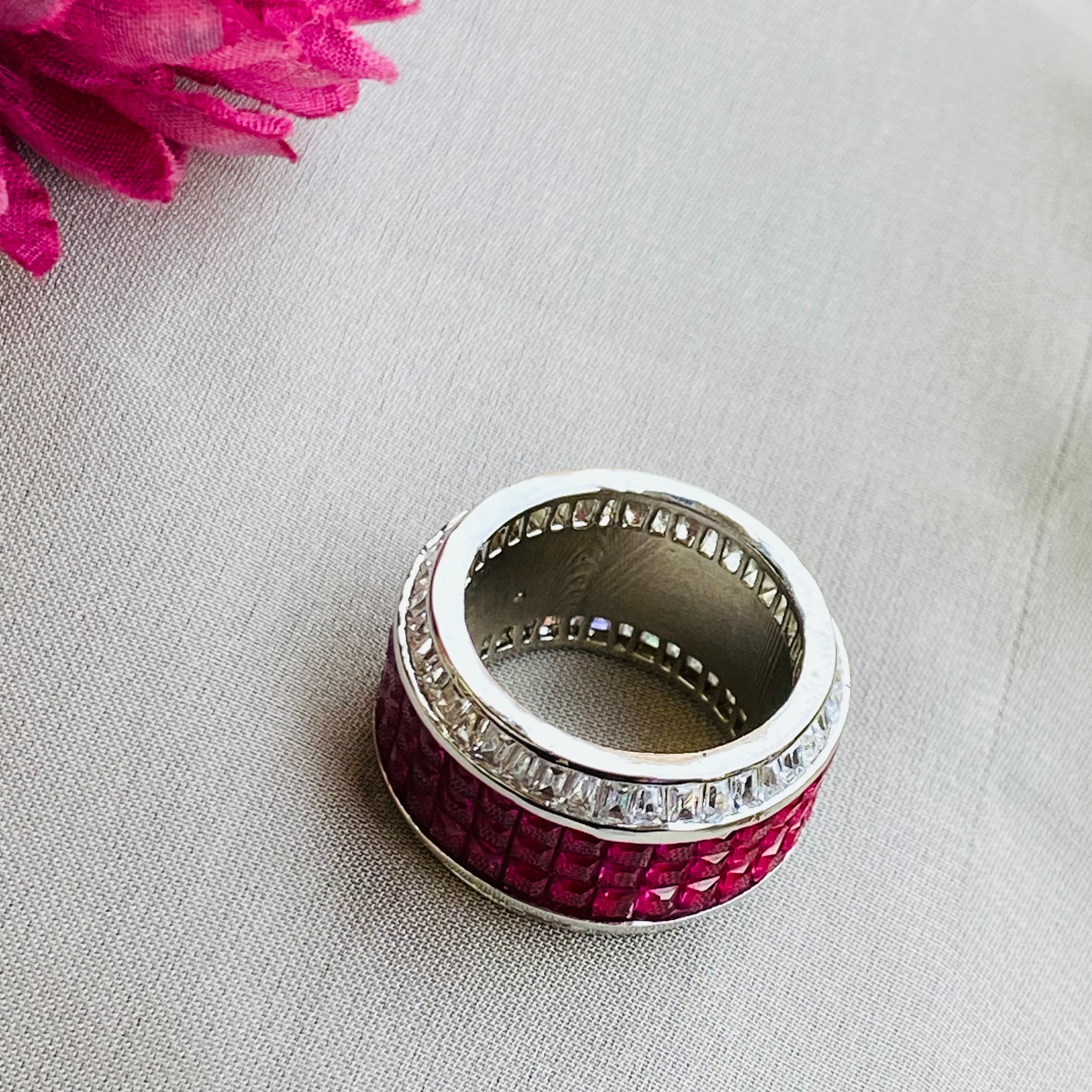 Ad Ella ring