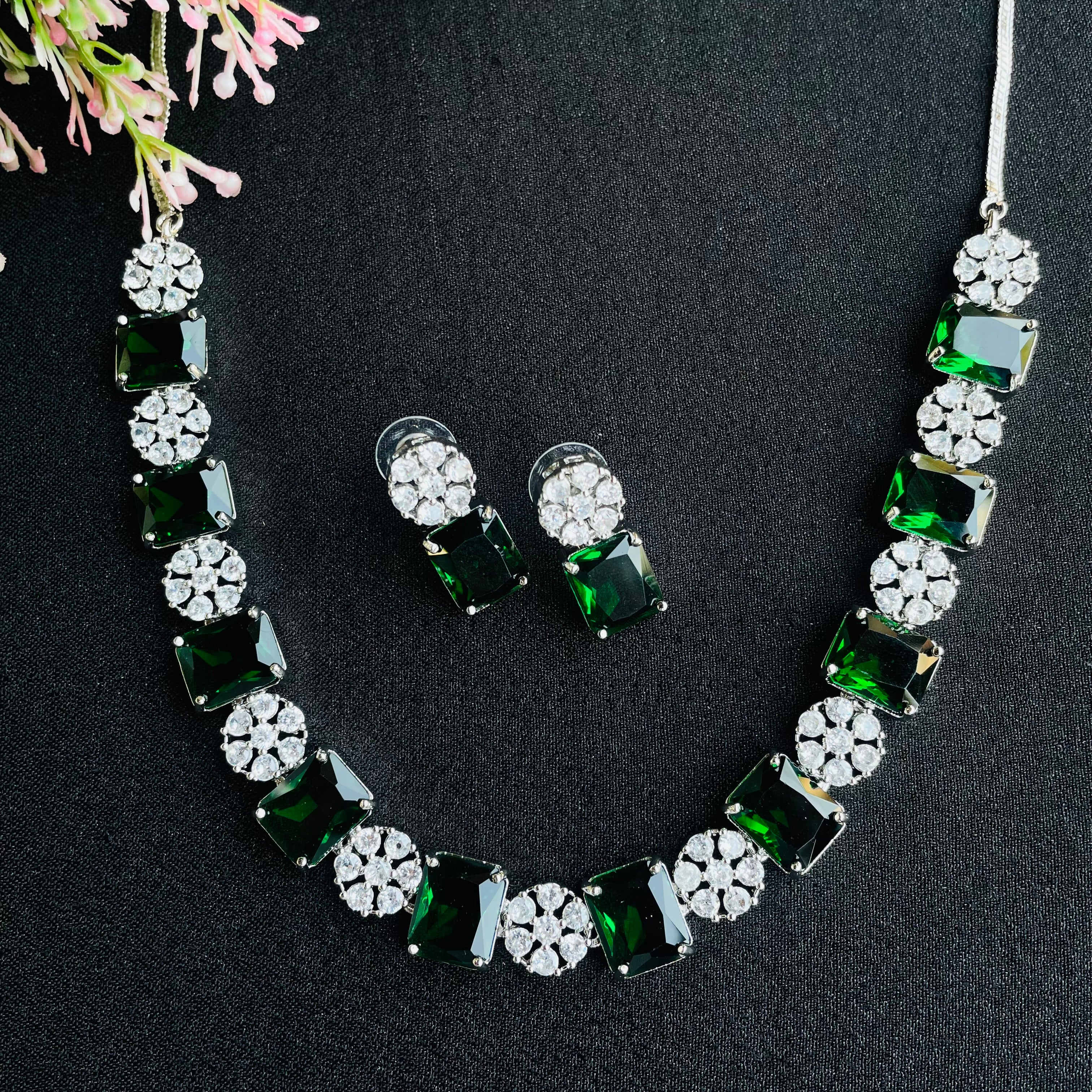 Ad Morgan Neckpiece