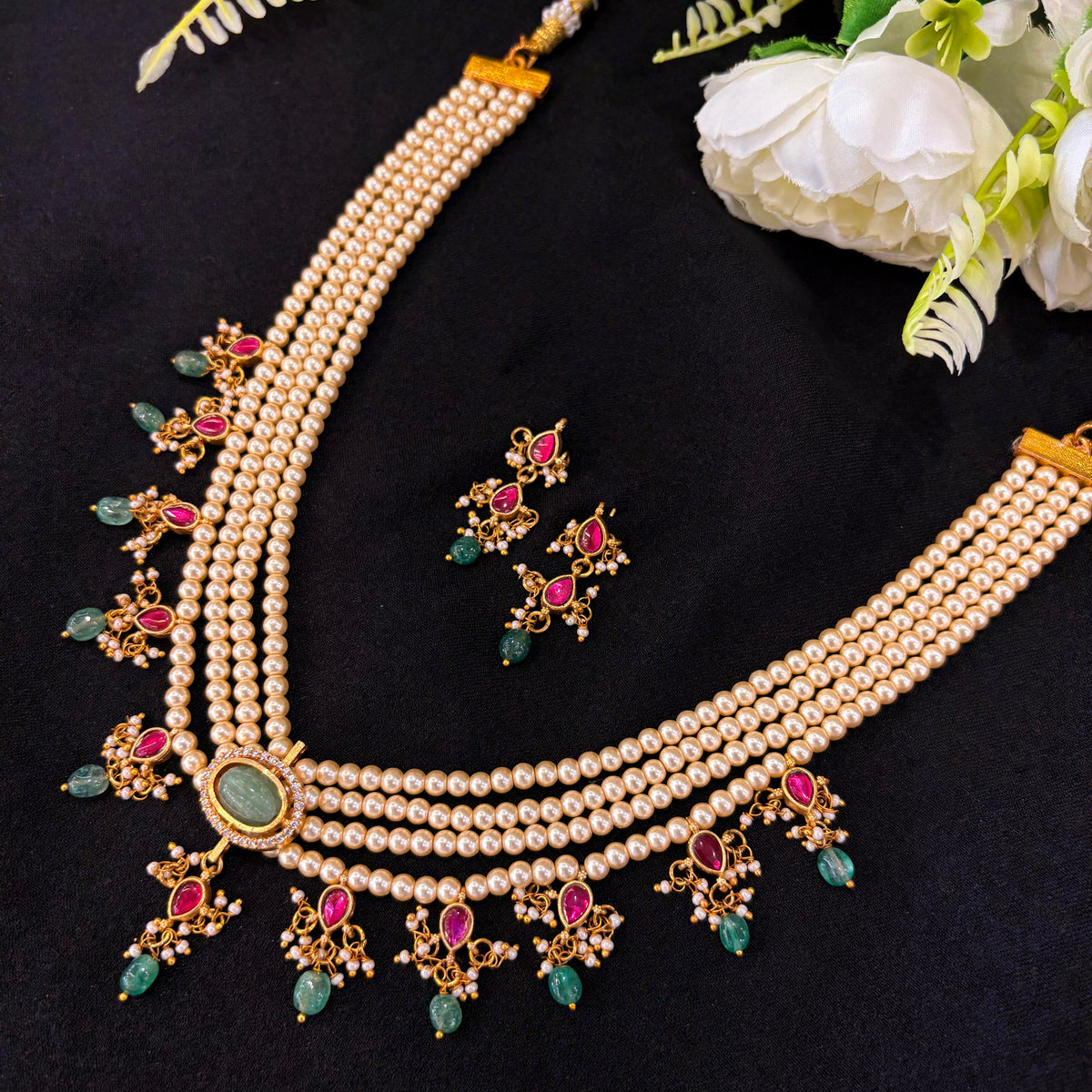 Vyanika Pearl Nayaab