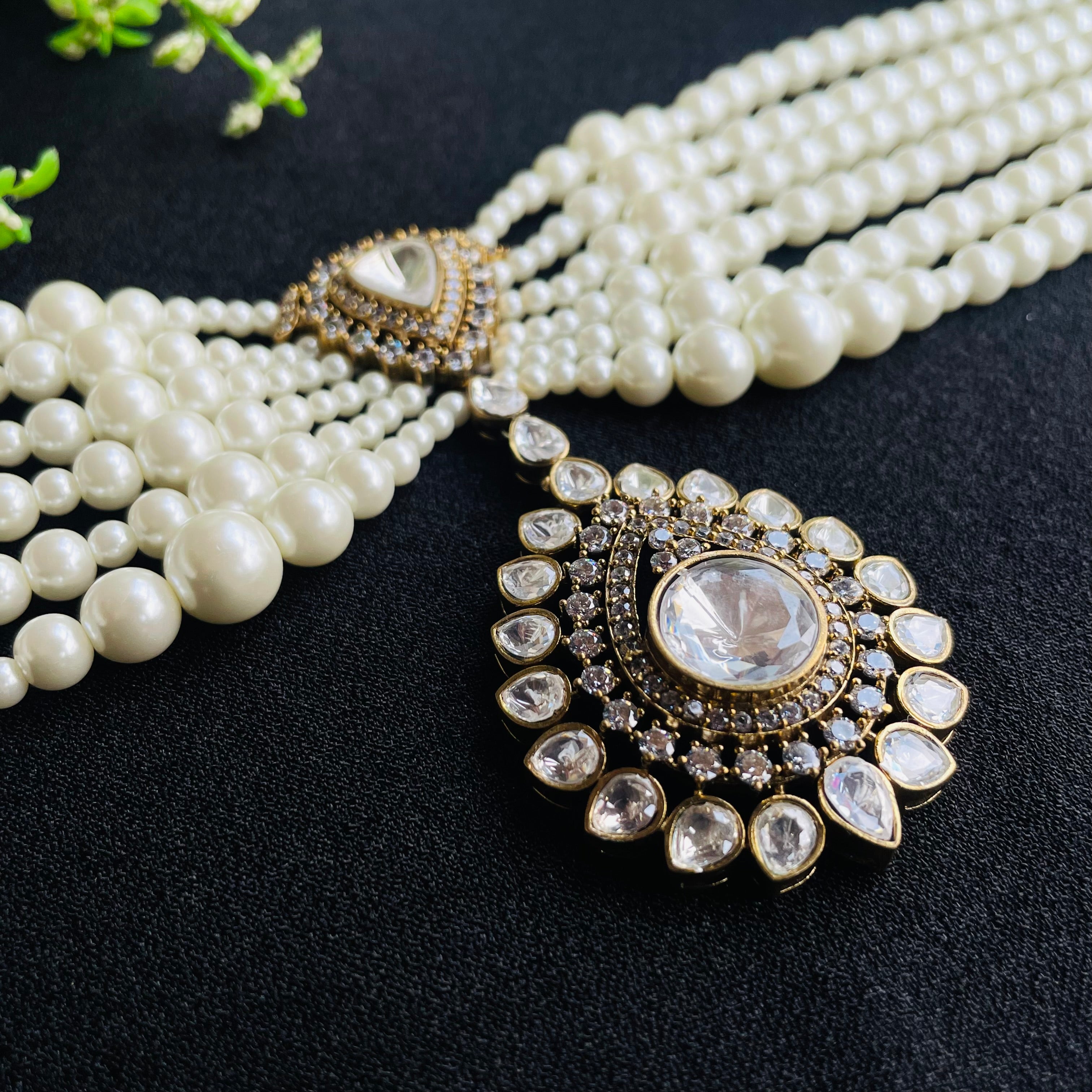 Nayaab Avni Pearl Choker