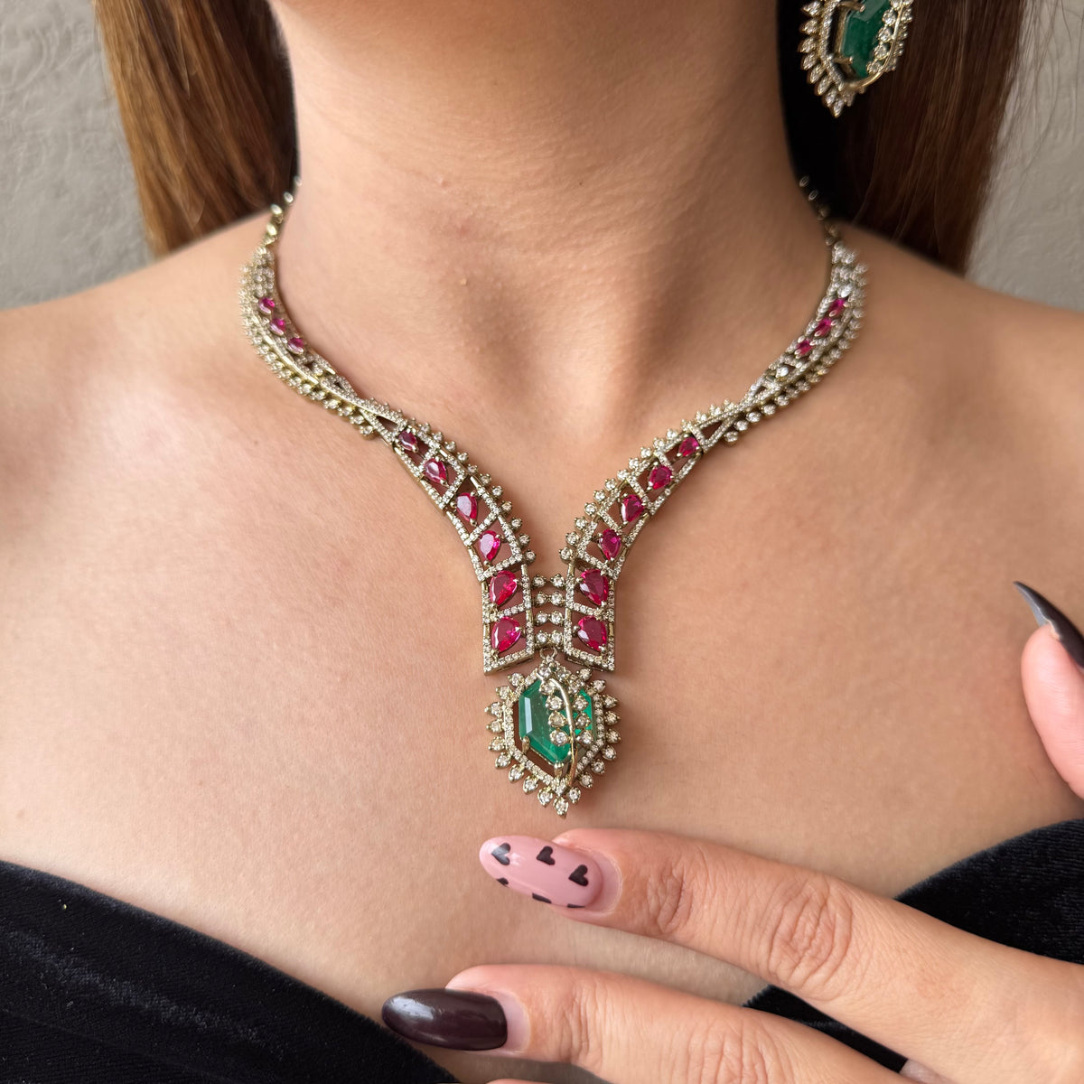 Ad Lyra neckpiece