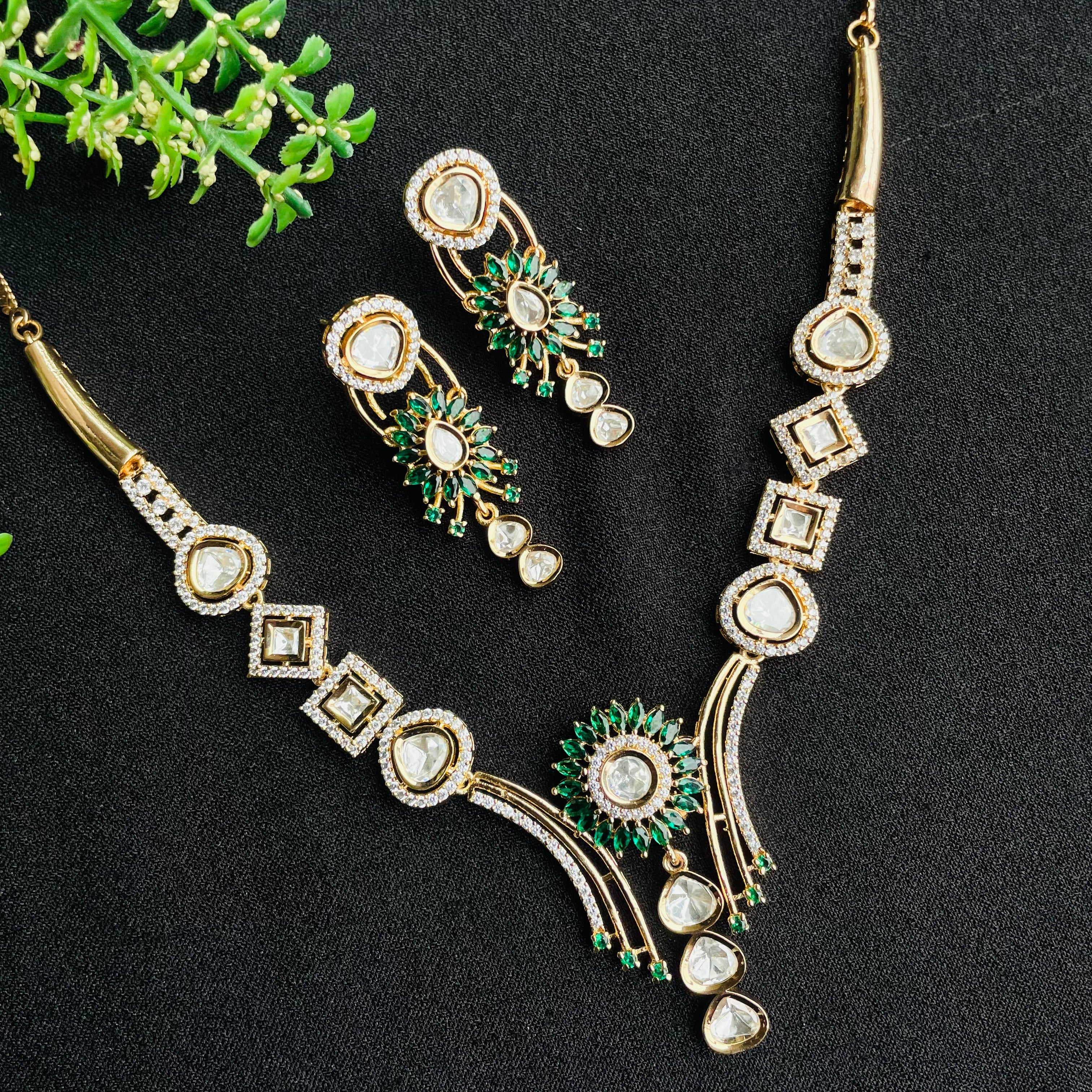 Nayaab Raviya Neckpiece