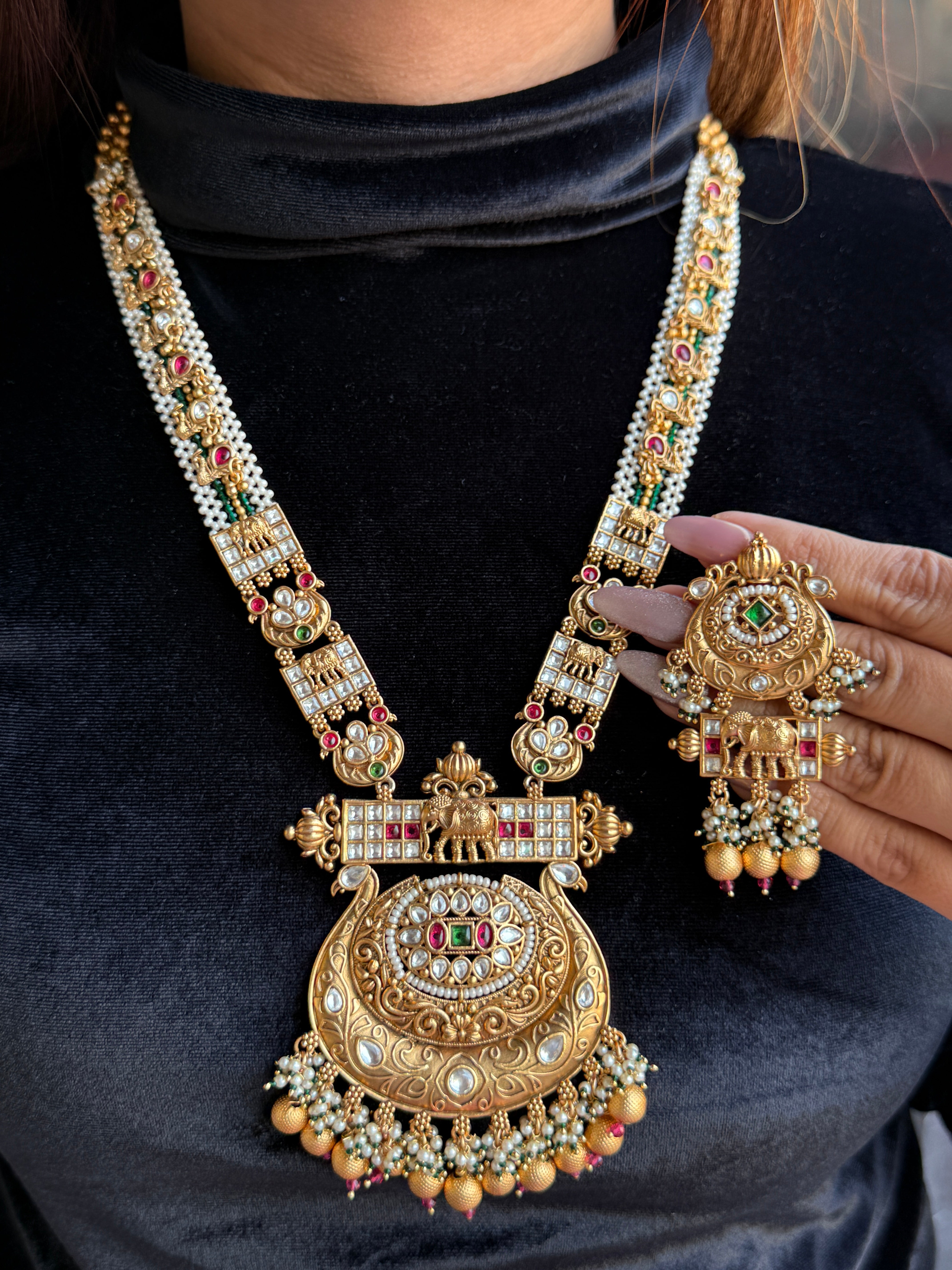 Nayaab Janvi Neckpiece