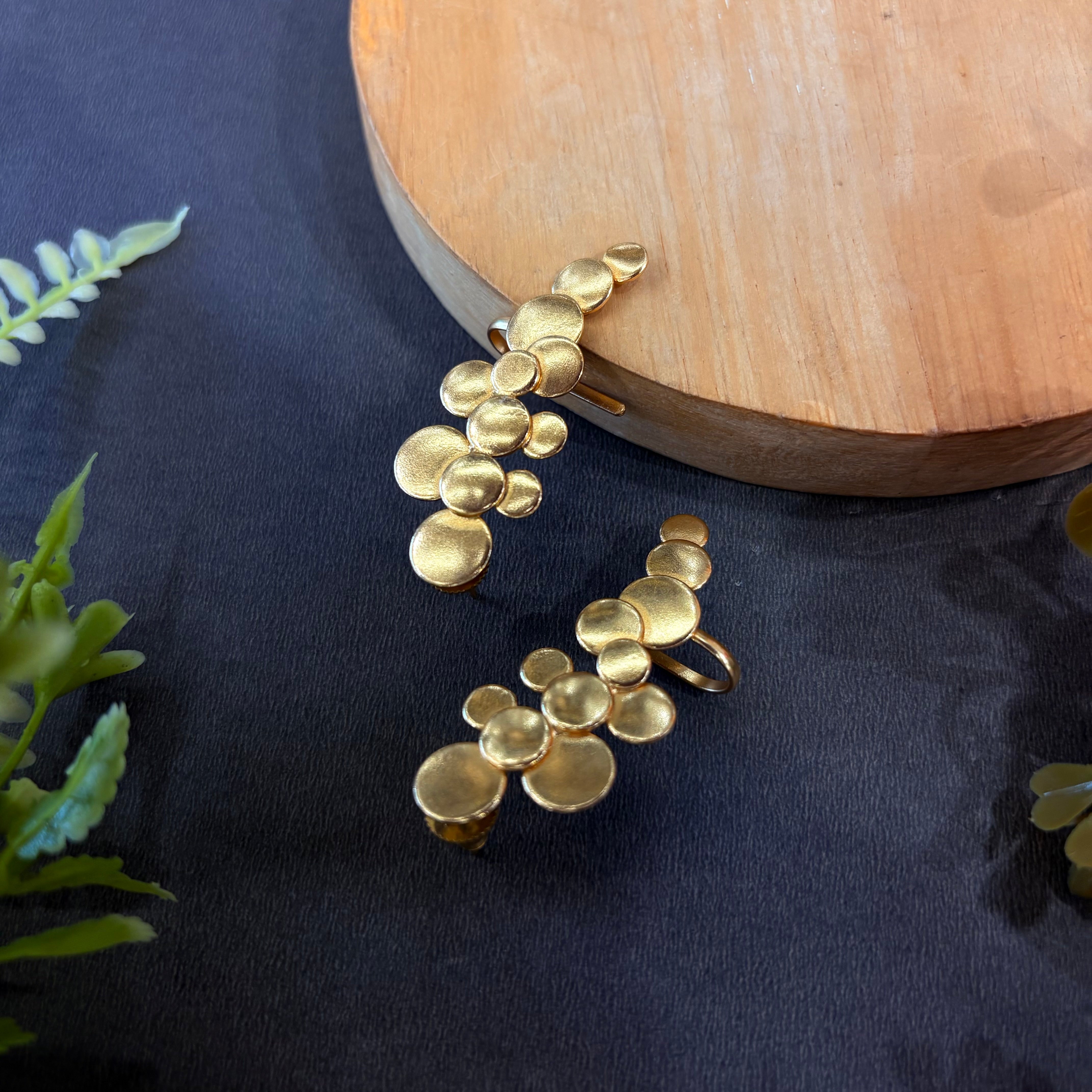 Aurelia Disc Cascade Earcuff
