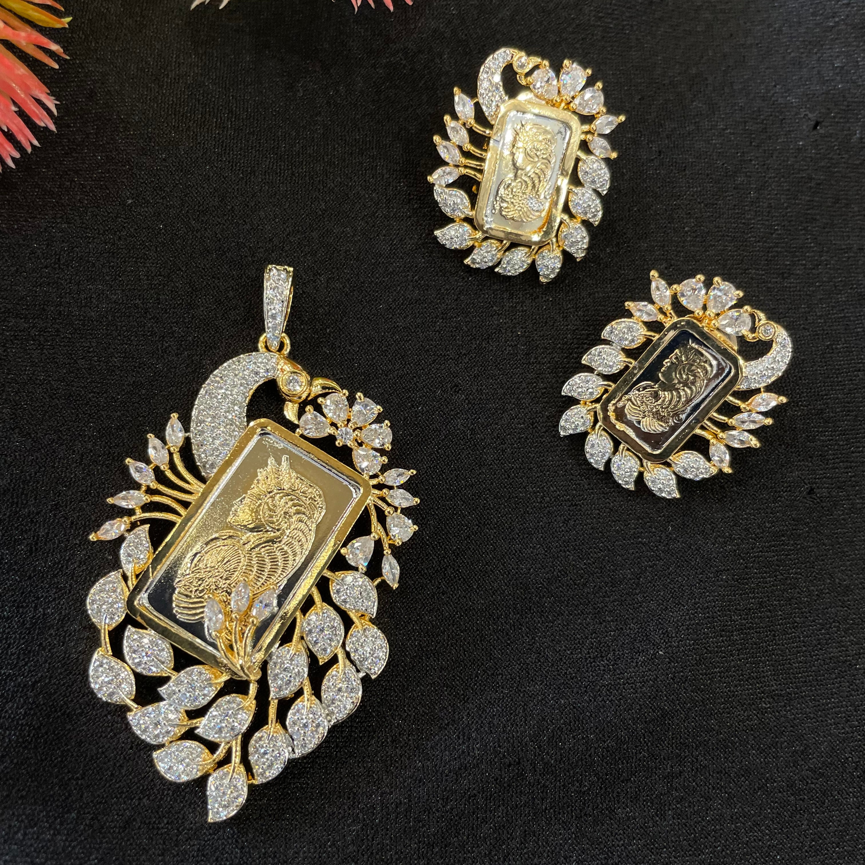 AD Aarna Pendant Set