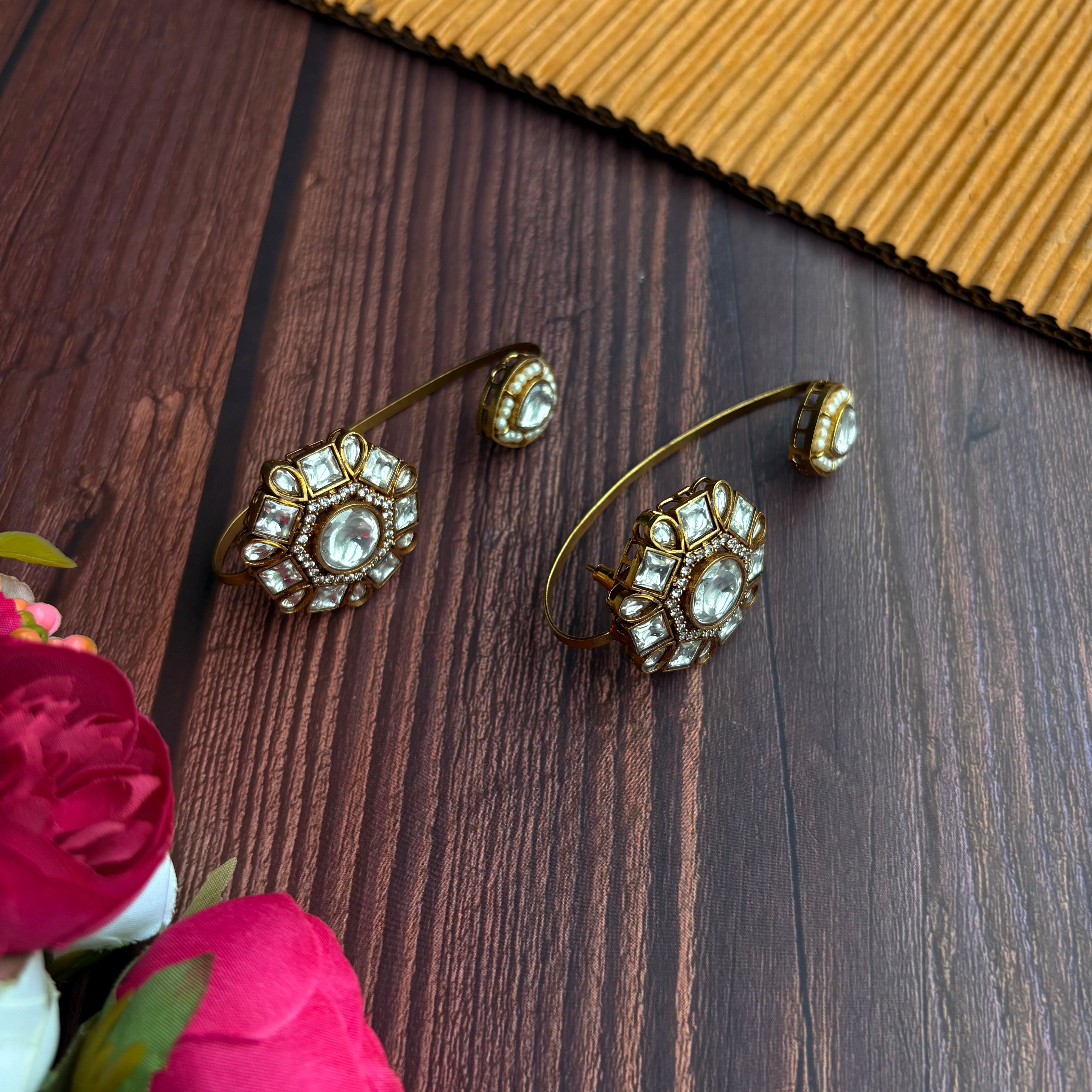 Nayaab Aarika Ear Cuff