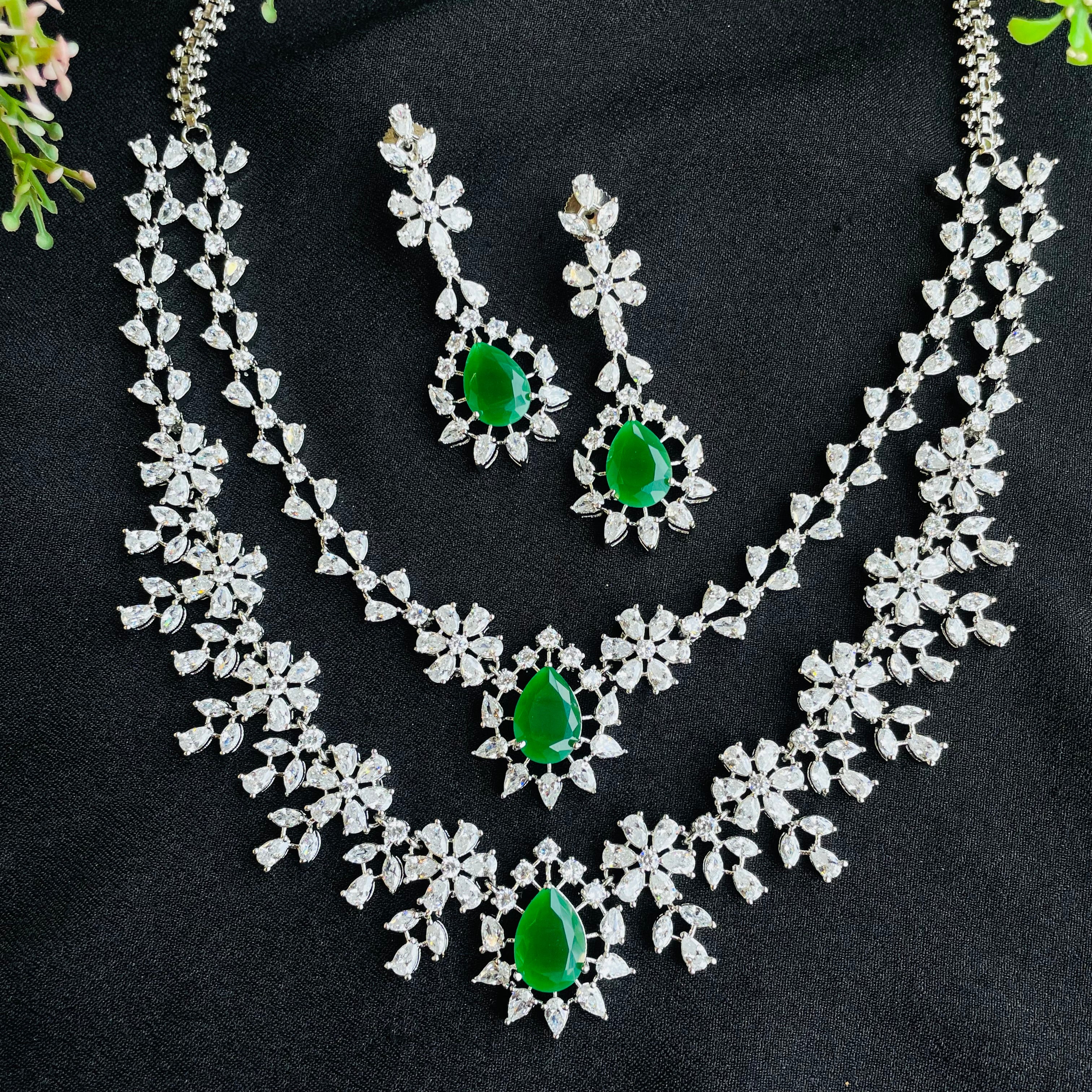 Ad Lexie Neckpiece