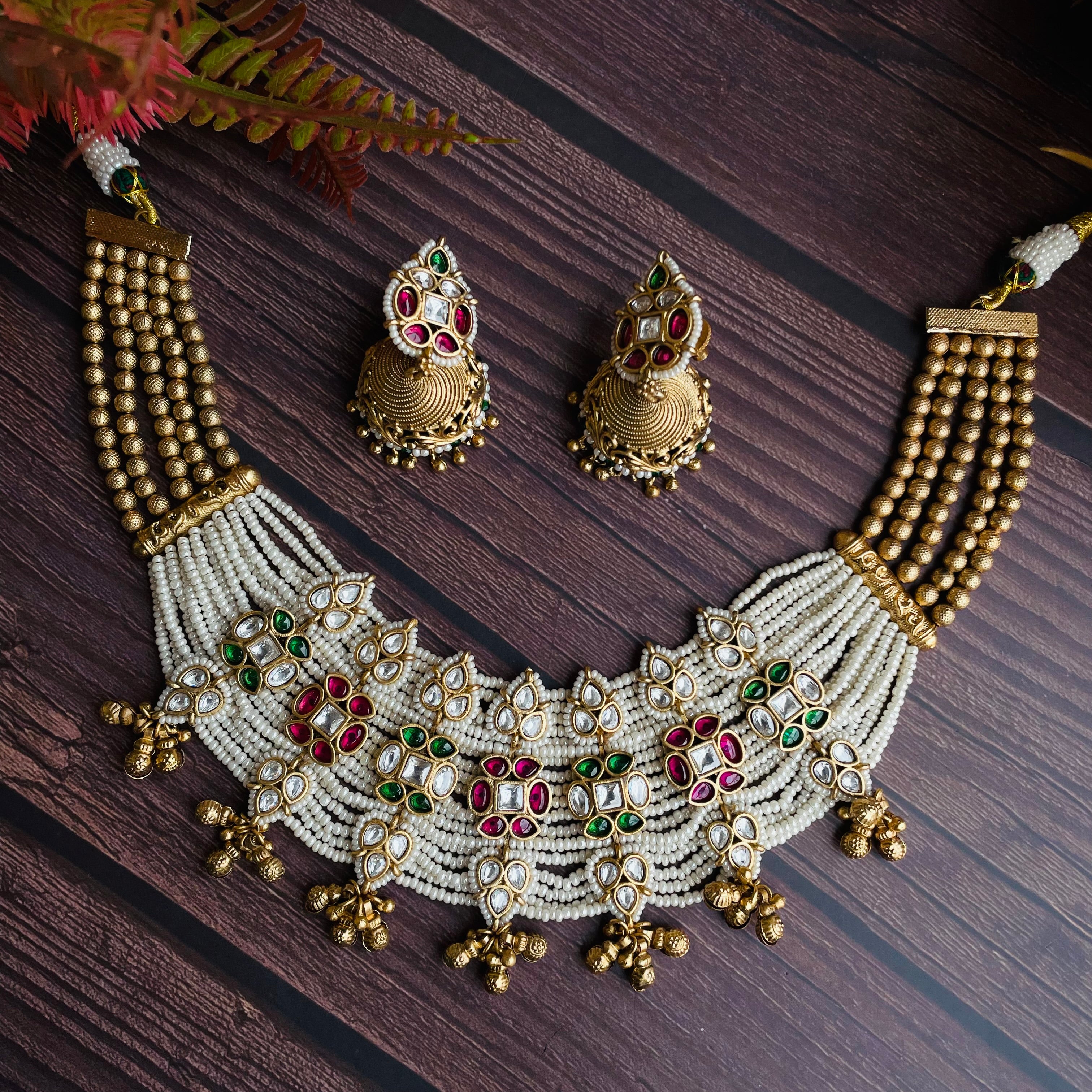 Nayaab Aarna pearl Neckpiece