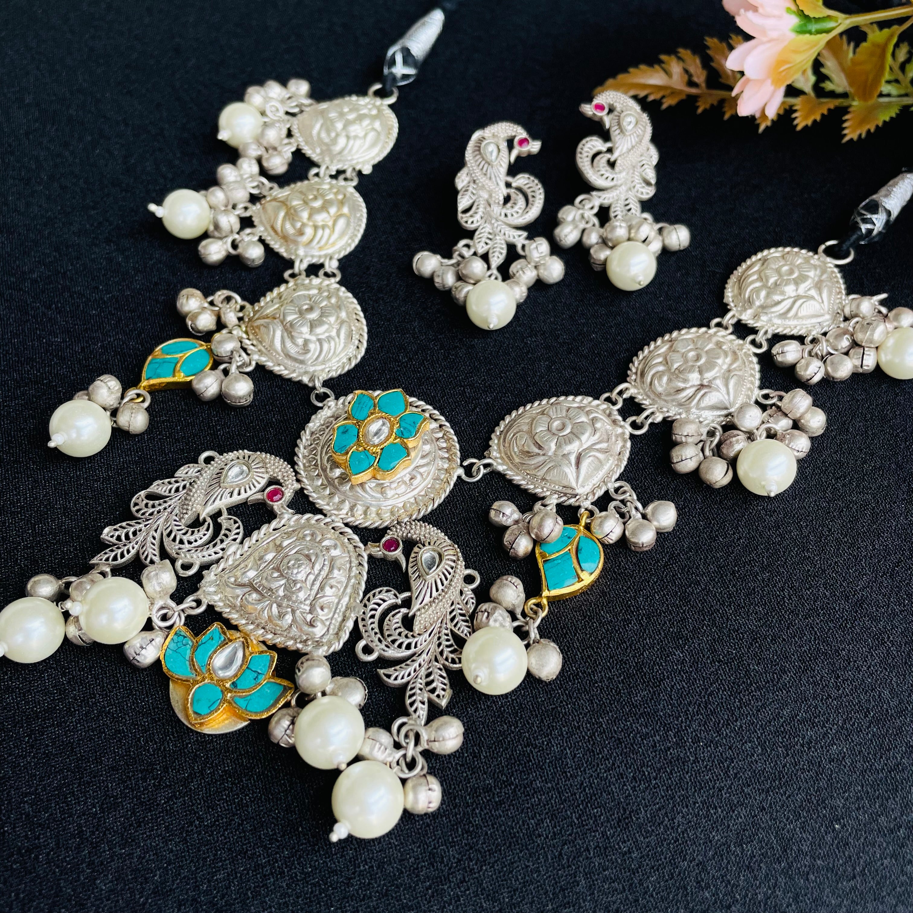 Inara Josie long Neckpiece